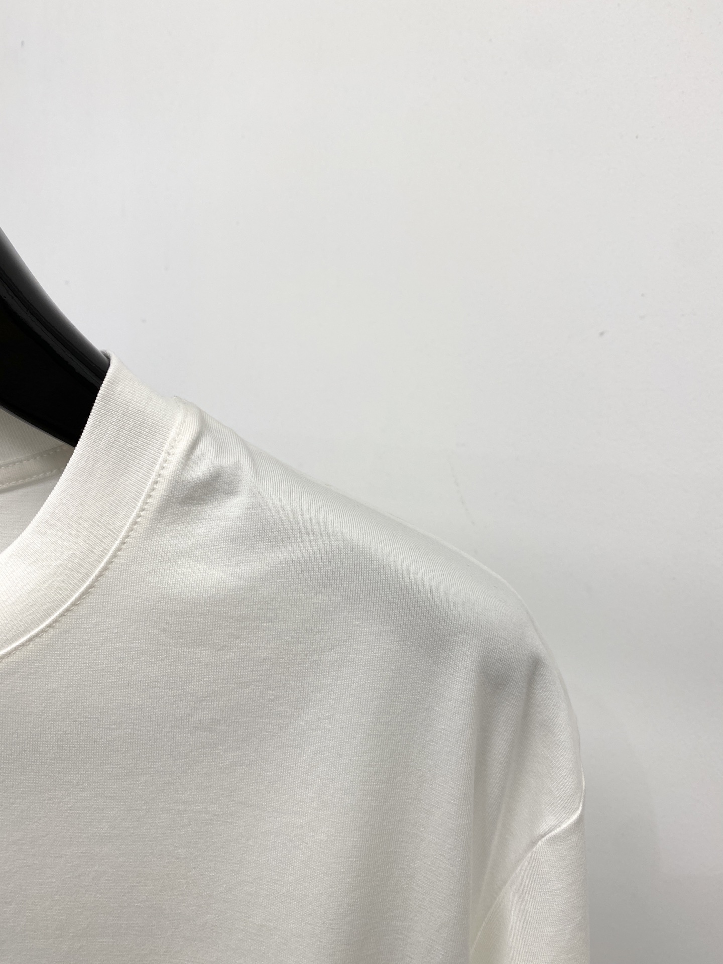 Loro Piana、2026新品短袖T恤，帅气时尚，胸前顶级印胶字母logo，简约百搭款。面料棉 不仅