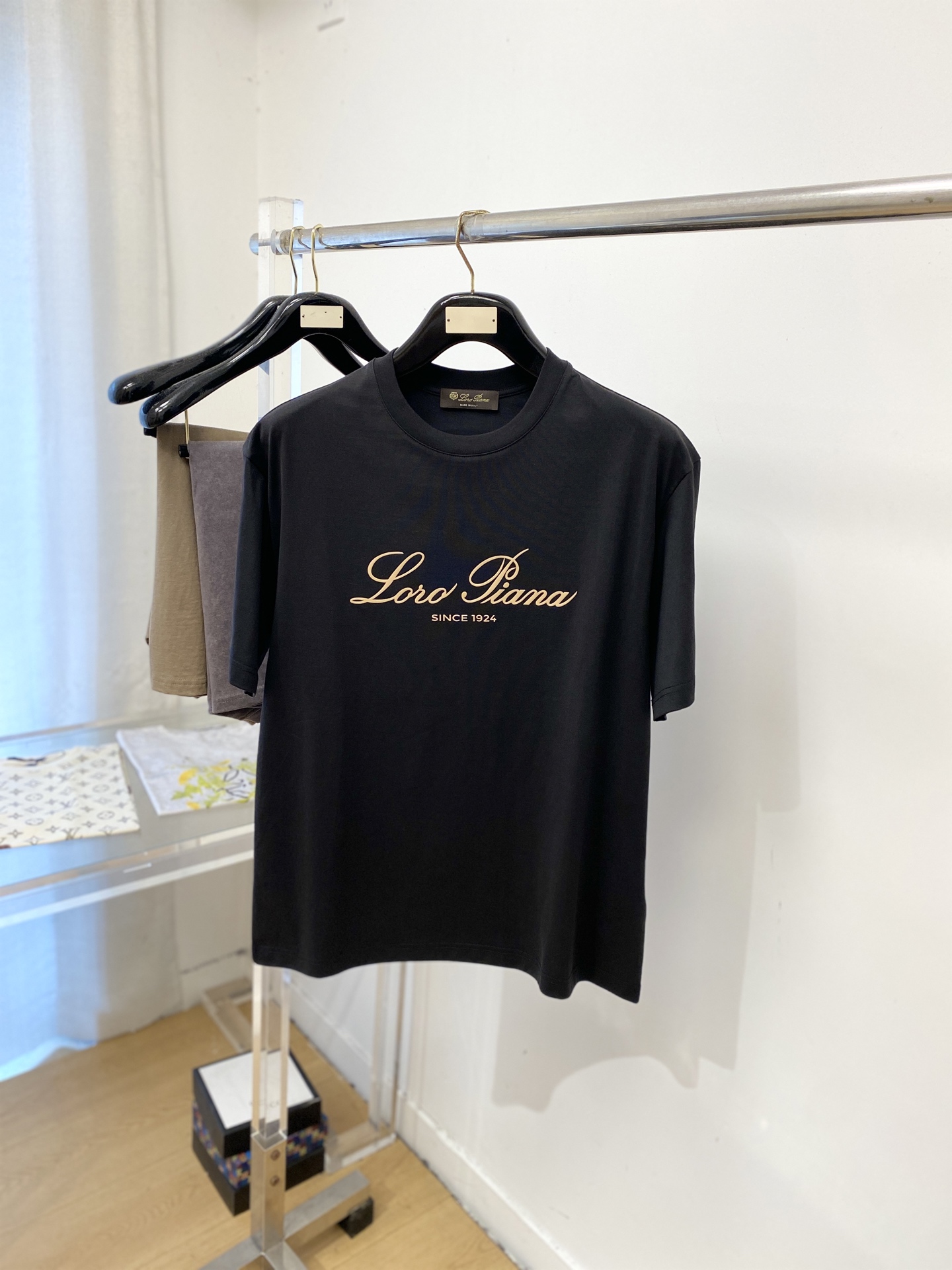 Loro Piana、2026新品短袖T恤，帅气时尚，胸前顶级印胶字母logo，简约百搭款。面料棉 不仅