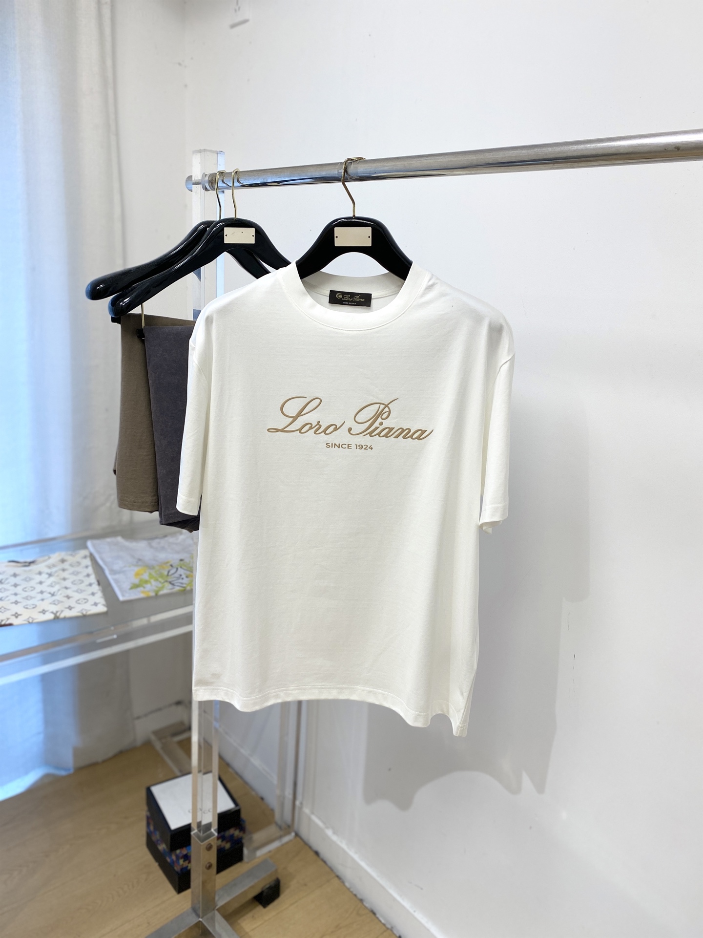 Loro Piana、2026新品短袖T恤，帅气时尚，胸前顶级印胶字母logo，简约百搭款。面料棉 不仅