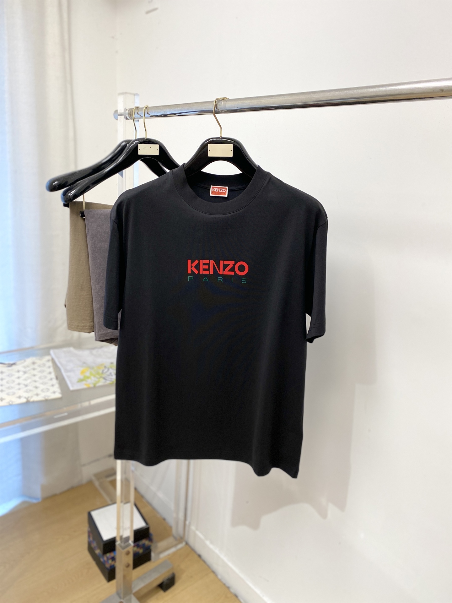 KENZO、2026新品短袖T恤，帅气时尚，胸前顶级印花字母logo，简约百搭款。面料棉 不仅挺括，保持