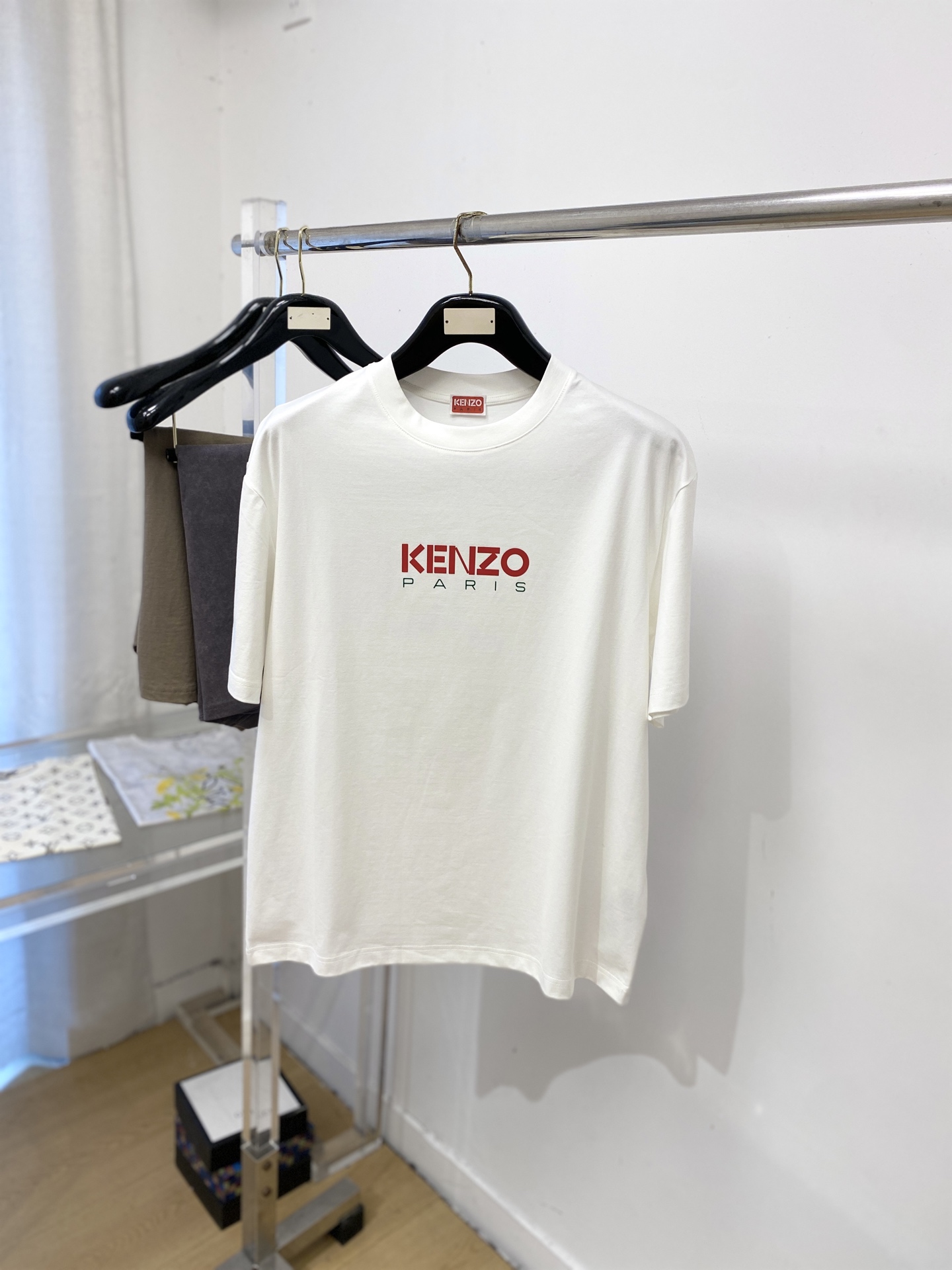 KENZO、2026新品短袖T恤，帅气时尚，胸前顶级印花字母logo，简约百搭款。面料棉 不仅挺括，保持