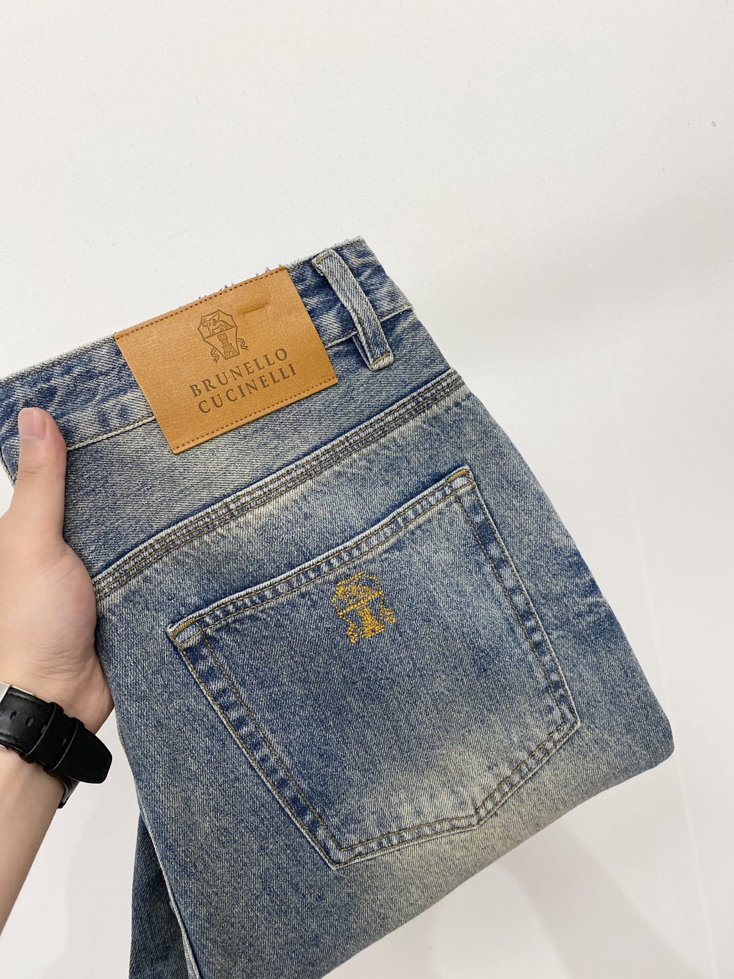 NO:903714,Brunello Cucinelli, 2026 latest products, available at counters simultaneously, original goods, washed casual jeans, imported original washed stretch fabrics, comfortable and elastic, original hardware accessories decorated with logo, super correct version, extremely high grade, counter quality, fashionable and stylish upper body, code number 29-38,, brunello cucinelli, jeans,19860909Brunello Cucinelli、2026最新品,专柜同步有售,原单狠货,水洗休闲牛仔裤,进口原版水洗弹力面料,舒适有弹性,原版五金辅料装饰logo,版型超正,档次极高,专柜品质,上身时尚有型,码数29-38,,brunello cucinelli,jeans,,Men's clothing