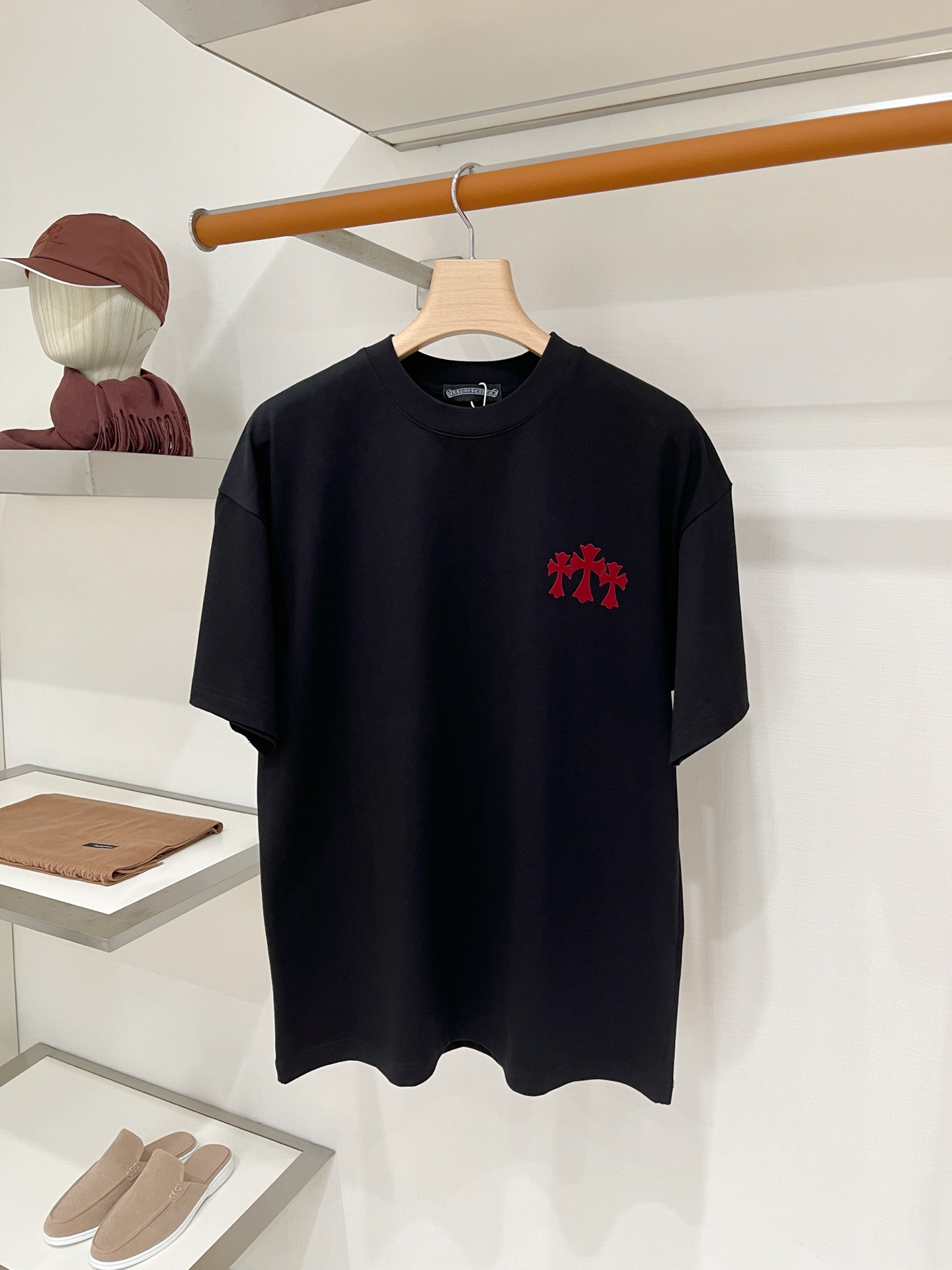 NO:903764,Chrome hearts, 2026 new short-sleeved T-shirt, handsome and fashionable, top-notch printed logo on the chest, simple and versatile. The fabric cotton is not only crisp and maintains the trendy silhouette, but also comfortable to wear, and the yarn is more delicate. The size is M-3XL,, chrome hearts, T-shirt, tees, t-shirt,19860909克罗心、2026新品短袖T恤,帅气时尚,胸口顶级印花图案logo,简约百搭款.面料棉 不仅挺括,保持潮流的廓形,又穿着舒适,纱织更细腻,码数M-3XL,,chrome hearts,T-shirt,tees，t-shirt,,Men's clothing