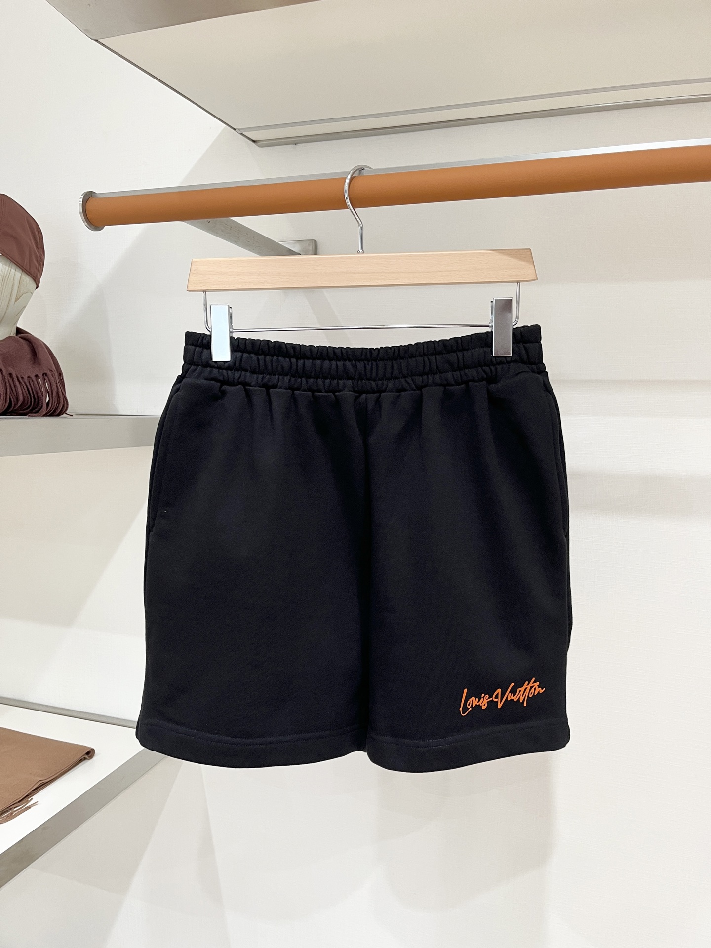 NO:903734,LV, 2026 popular casual shorts, high elasticity, slimming, simple and versatile, popular style, fine workmanship, every stitch can be seen attentive, favorite of many celebrities and Internet celebrities, elongating body proportions!  Micro-elastic comfortable fabric details body size M-4XL,,louis vuitton,shorts,19860909LV、2026爆款休闲短裤 高弹显瘦必爆简约百搭爆款,做工精细,每一针都看得到用心,超多明星网红最爱 拉长身材比例哦！微弹 舒适面料 细节体码数M-4XL,,louis vuitton,shorts,,Men's clothing