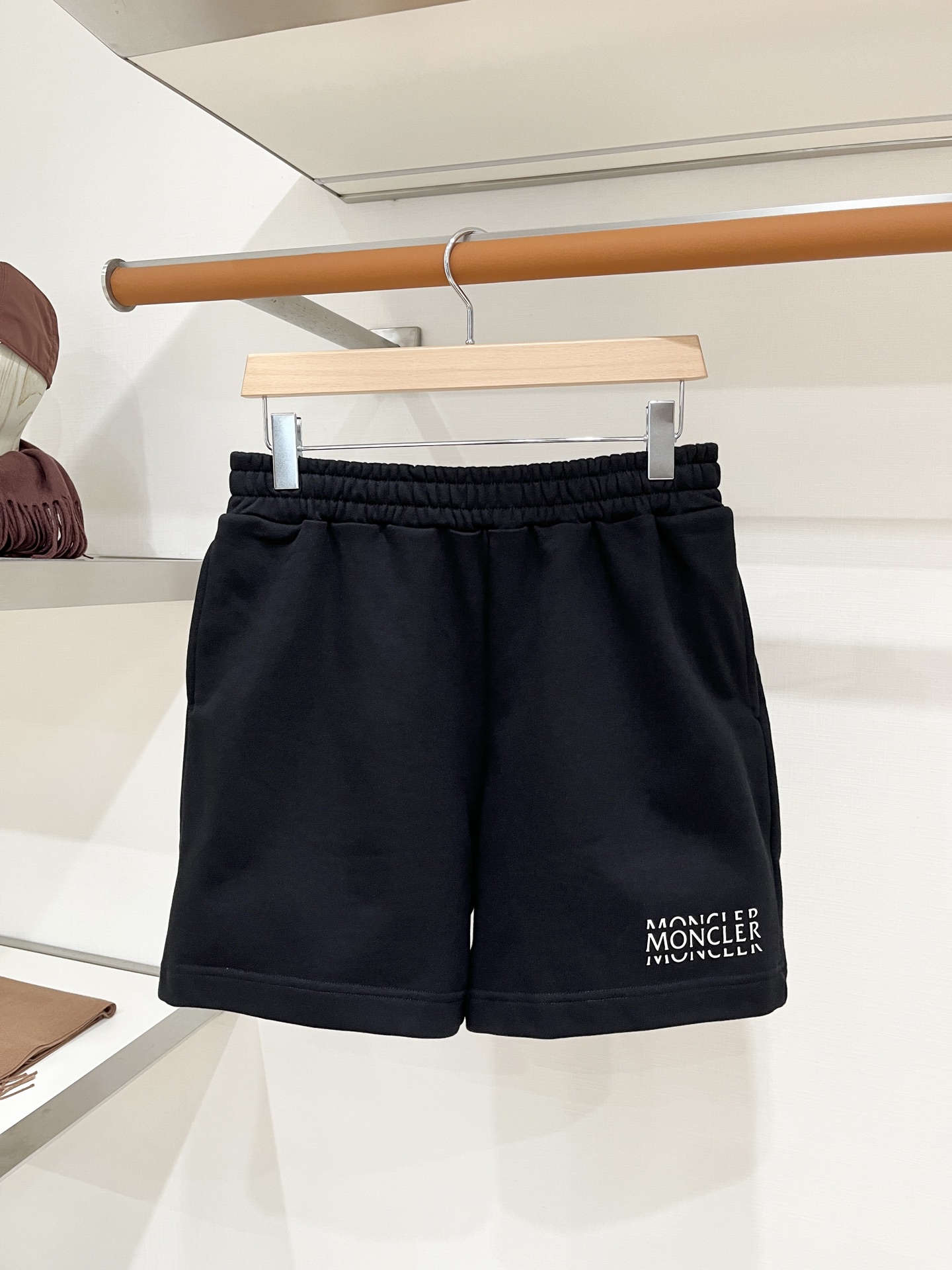 NO:903743,Covered mouth, 2026 popular casual shorts, high elasticity, slimming, simple and versatile, popular style, fine workmanship, every stitch can be seen attentiveness, favorite of many celebrities and Internet celebrities, elongating body proportions!  Micro-elastic comfortable fabric details body size M-4XL,,Moncler,shorts,19860909蒙口、2026爆款休闲短裤 高弹显瘦必爆简约百搭爆款,做工精细,每一针都看得到用心,超多明星网红最爱 拉长身材比例哦！微弹 舒适面料 细节体码数M-4XL,,Moncler,shorts,,Men's clothing