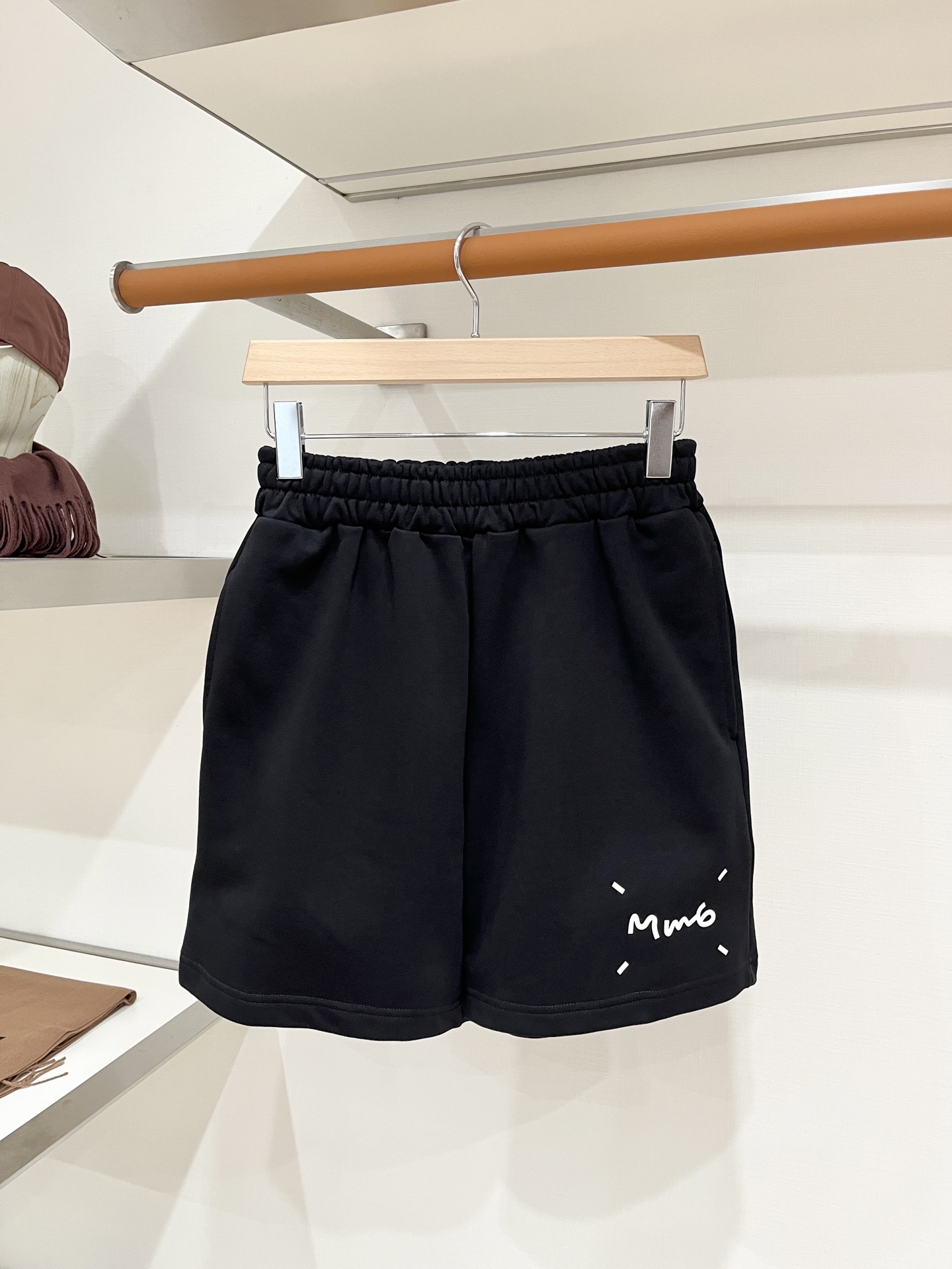 NO:903758,Ma Ji La, 2026’s most popular casual shorts, high elasticity, slimming, simple and versatile, the workmanship is fine, and the care can be seen in every stitch. It is the favorite of many celebrities and Internet celebrities. It lengthens the body proportions!  Micro-elastic comfortable fabric Details Body size M-4XL,,shorts,19860909马吉啦、2026爆款休闲短裤 高弹显瘦必爆简约百搭爆款,做工精细,每一针都看得到用心,超多明星网红最爱 拉长身材比例哦！微弹 舒适面料 细节体码数M-4XL,,shorts,,Men's clothing