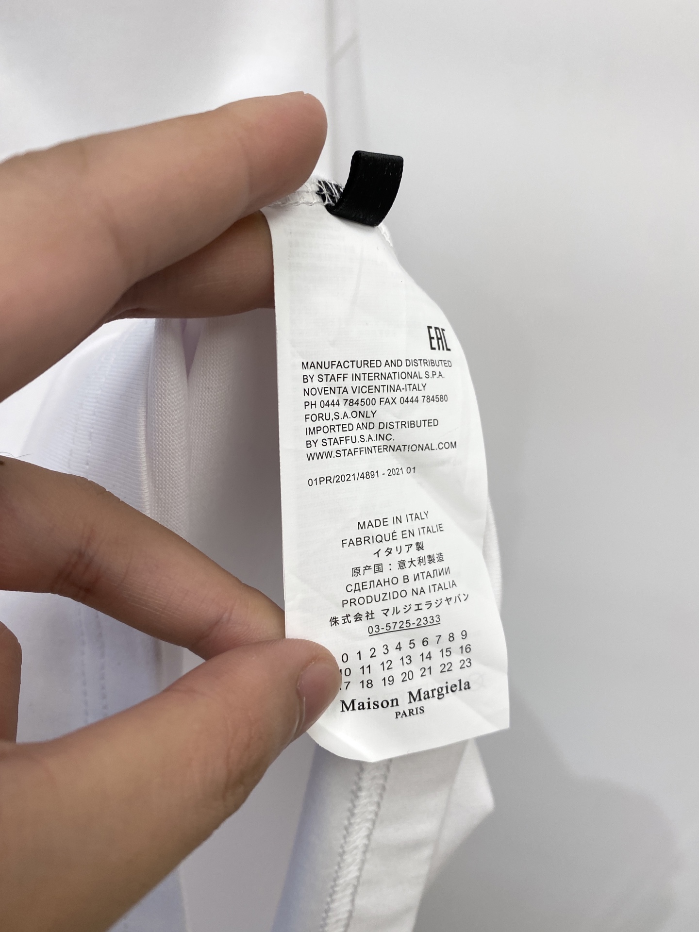 马吉拉、2026新品短袖T恤，帅气时尚，简约百搭款。胸前精致刺绣字母logo，面料棉 不仅挺括，保持潮流