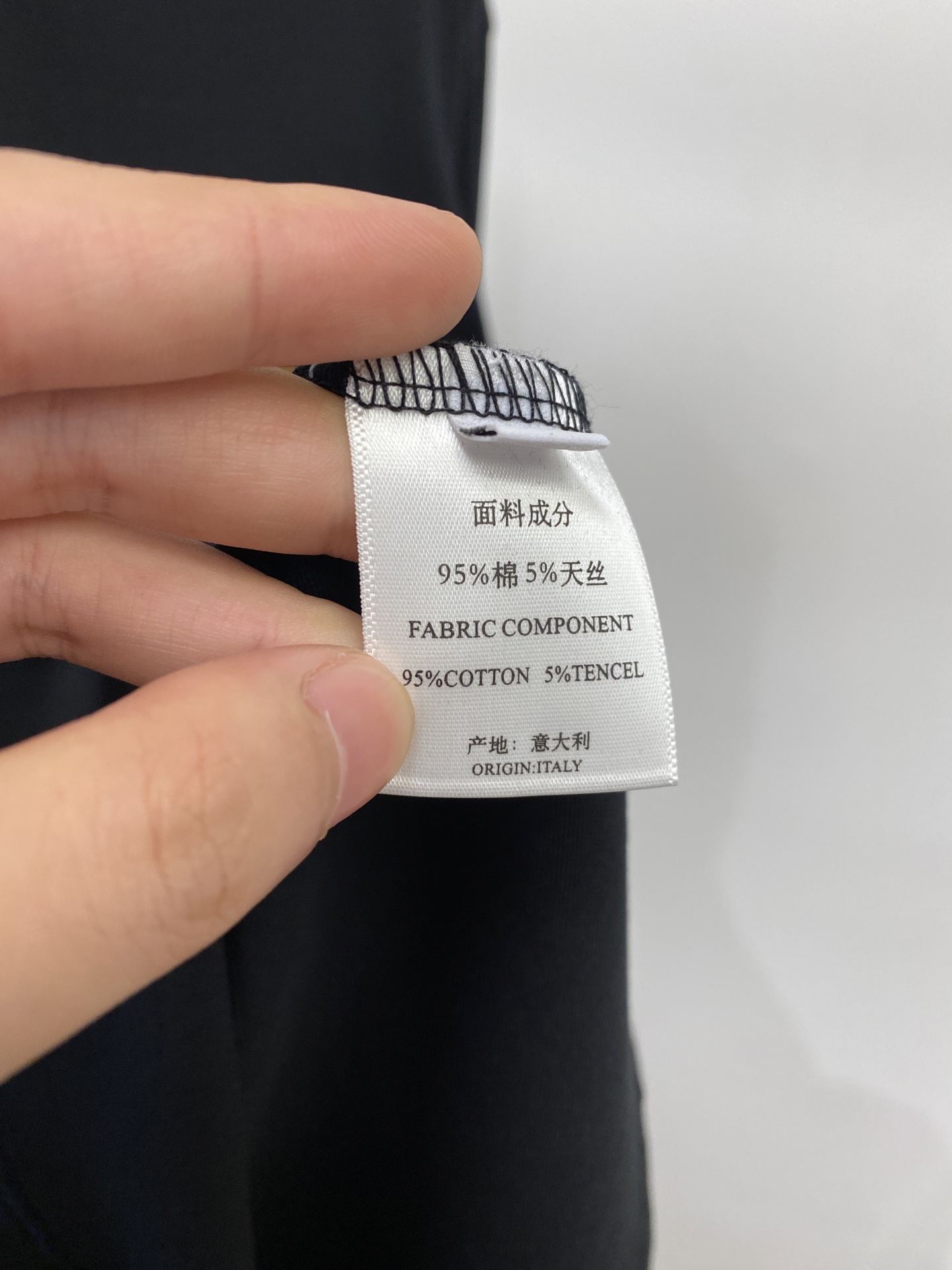 巴宝莉、2026新品短袖T恤，帅气时尚，简约百搭款。胸前精致刺绣图案logo，面料棉 不仅挺括，保持潮流