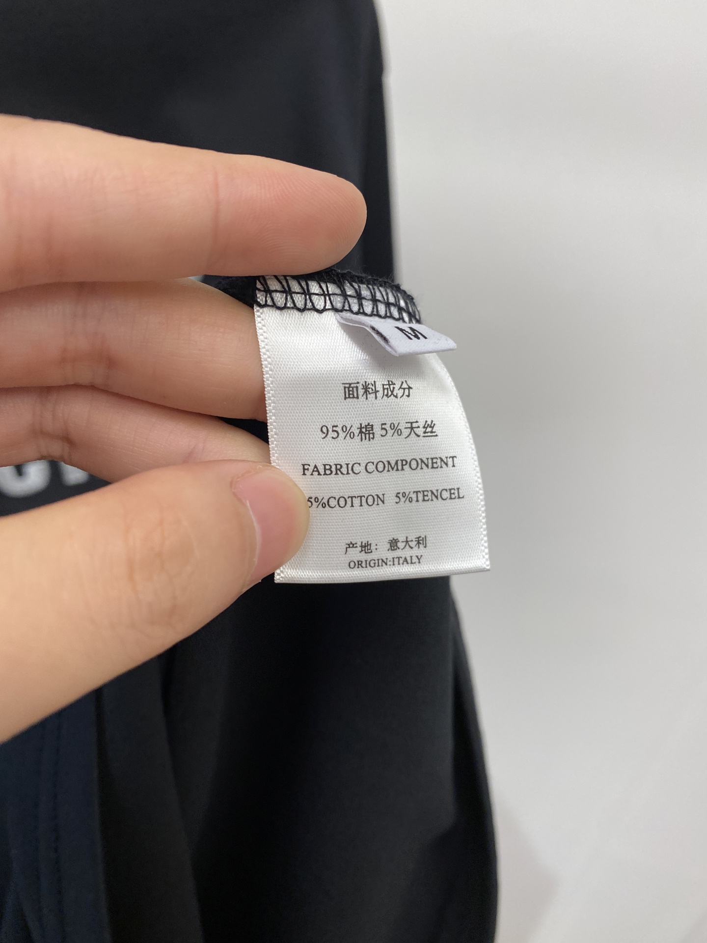 巴黎世家、2026新品短袖T恤，帅气时尚，简约百搭款。胸前顶级印胶图案字母logo，面料棉 不仅挺括，保