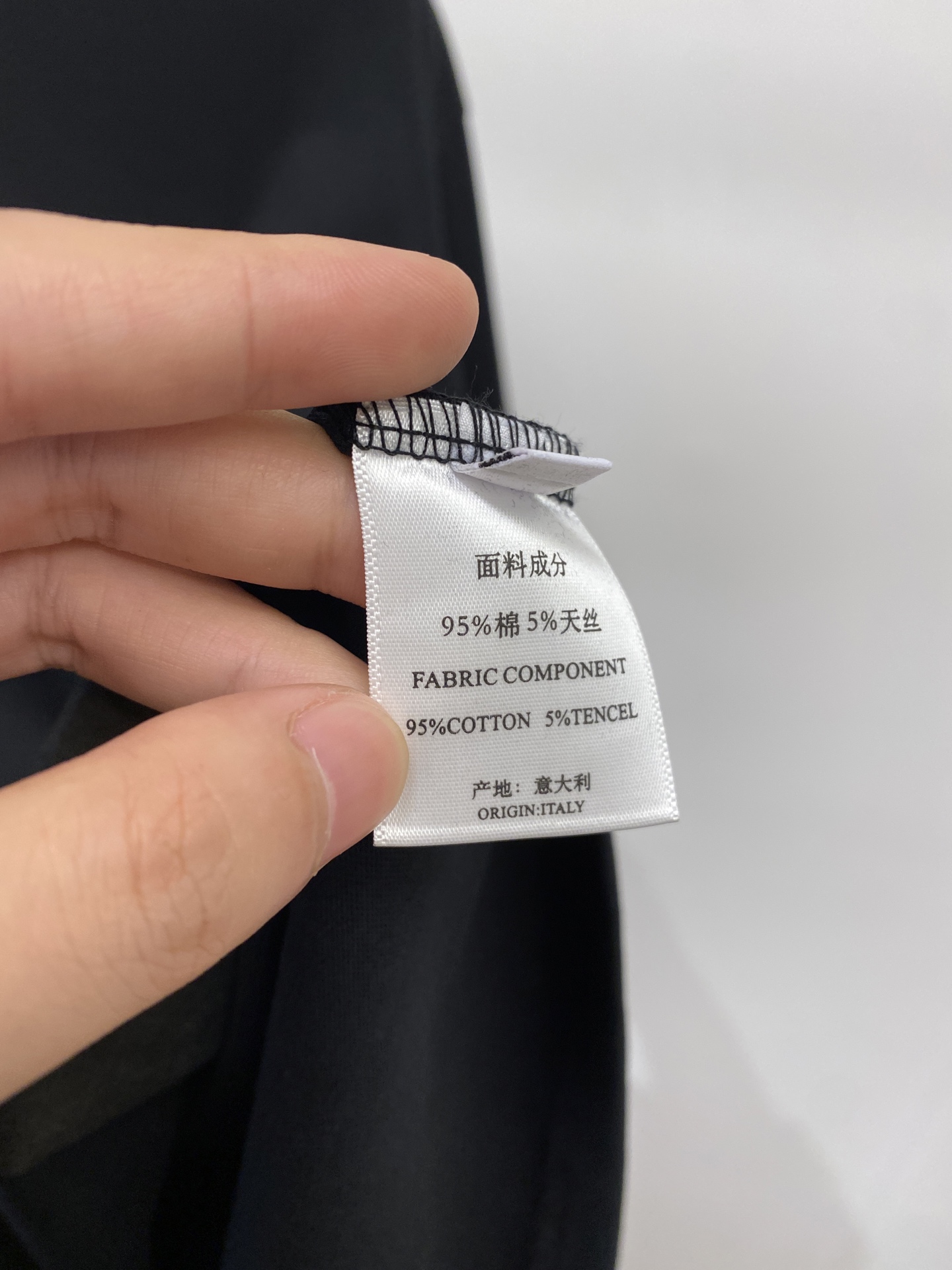 迪奥、2026新品短袖T恤，帅气时尚，简约百搭款。衣下精致刺绣字母logo，面料棉 不仅挺括，保持潮流的