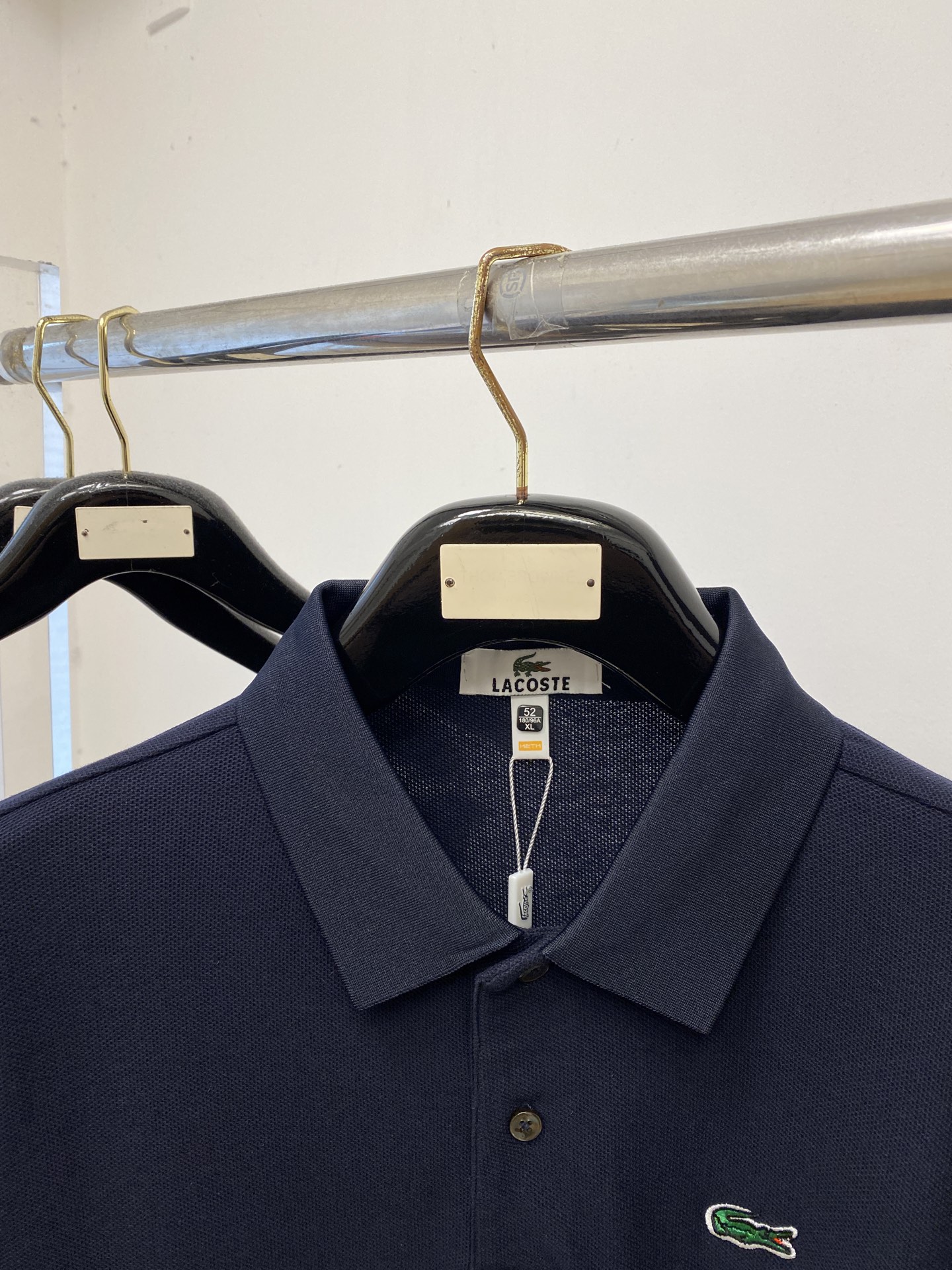 LACOSTE 时尚潮牌、2026新品短袖T恤，帅气时尚，胸前精致刺绣图案logo，简约百搭款。面料棉 