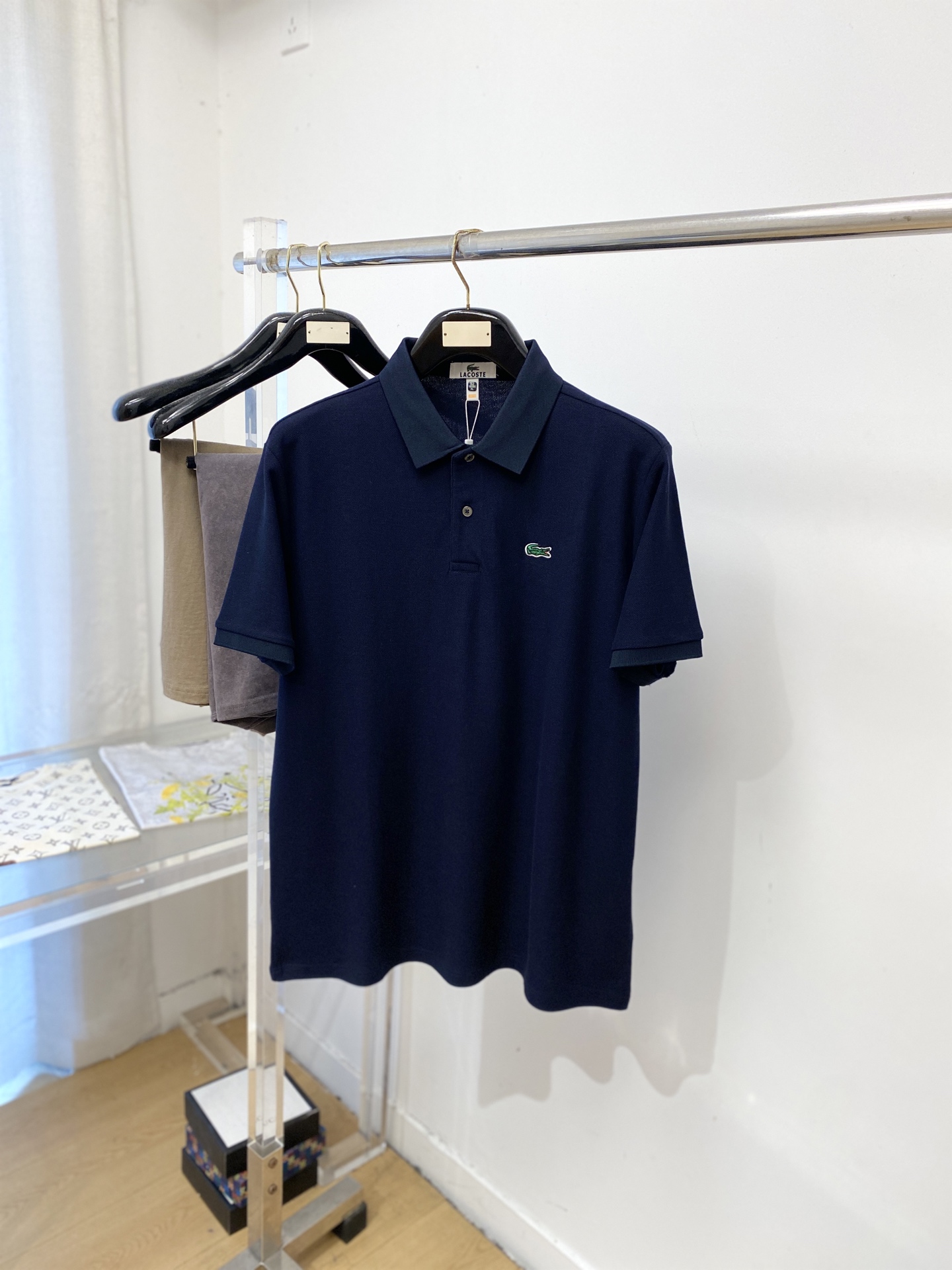 LACOSTE 时尚潮牌、2026新品短袖T恤，帅气时尚，胸前精致刺绣图案logo，简约百搭款。面料棉 