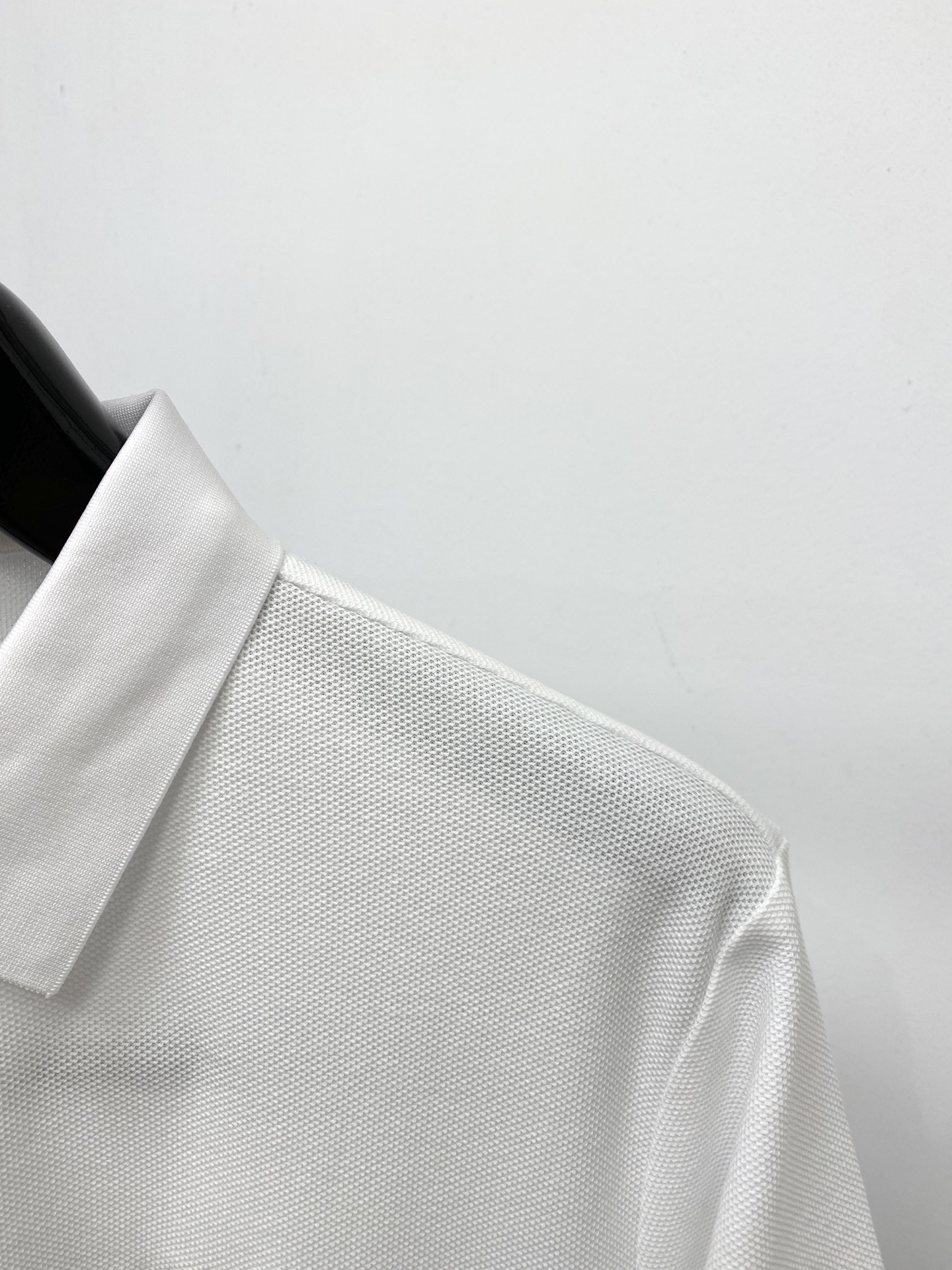 LACOSTE 时尚潮牌、2026新品短袖T恤，帅气时尚，胸前精致刺绣图案logo，简约百搭款。面料棉 