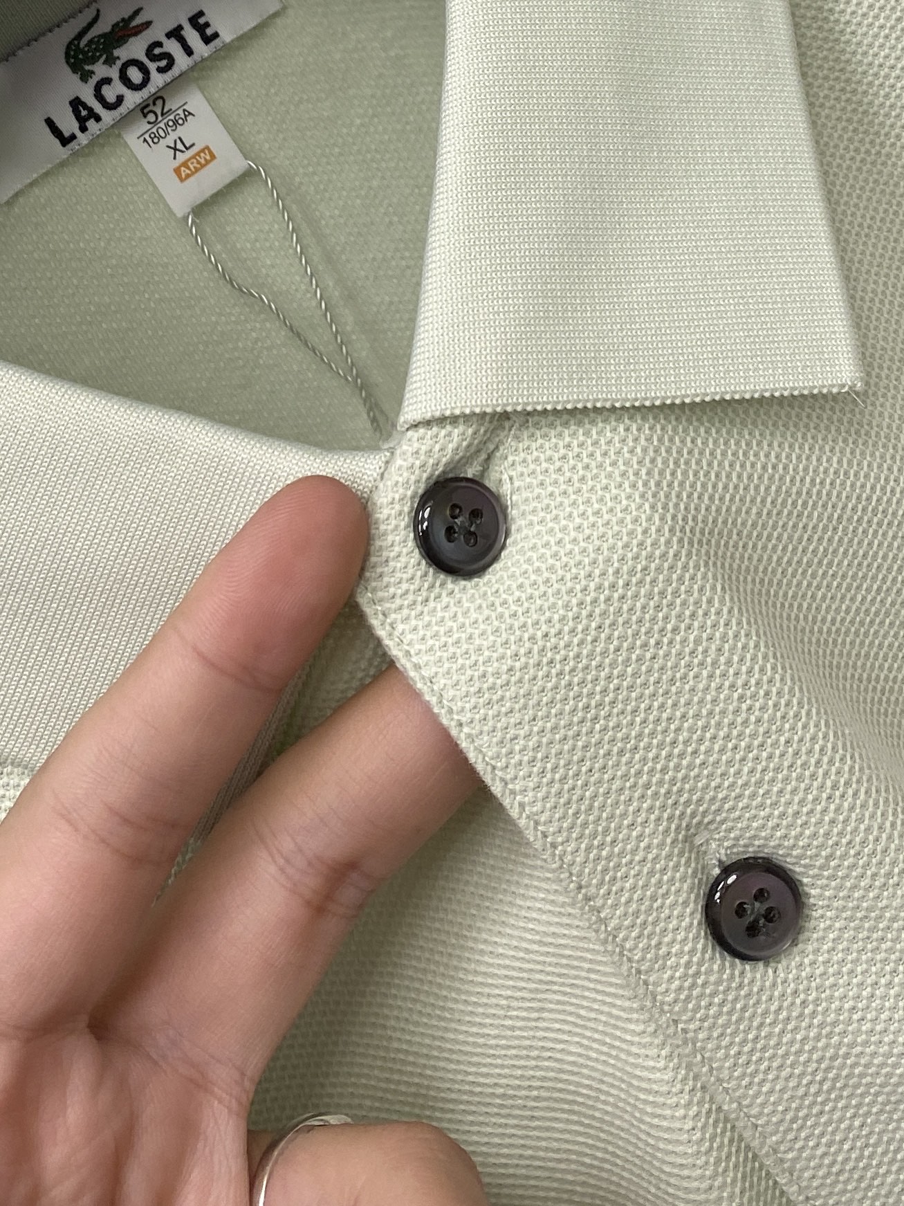 LACOSTE 时尚潮牌、2026新品短袖T恤，帅气时尚，胸前精致刺绣图案logo，简约百搭款。面料棉 
