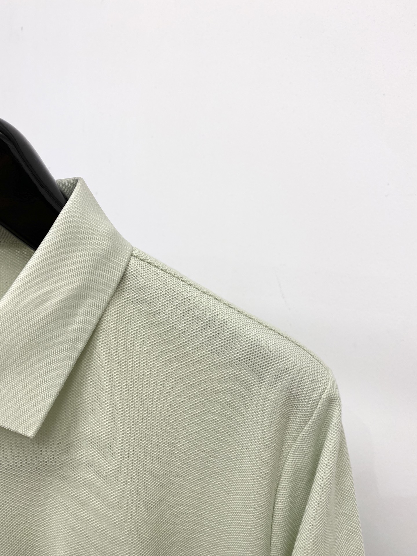 LACOSTE 时尚潮牌、2026新品短袖T恤，帅气时尚，胸前精致刺绣图案logo，简约百搭款。面料棉 