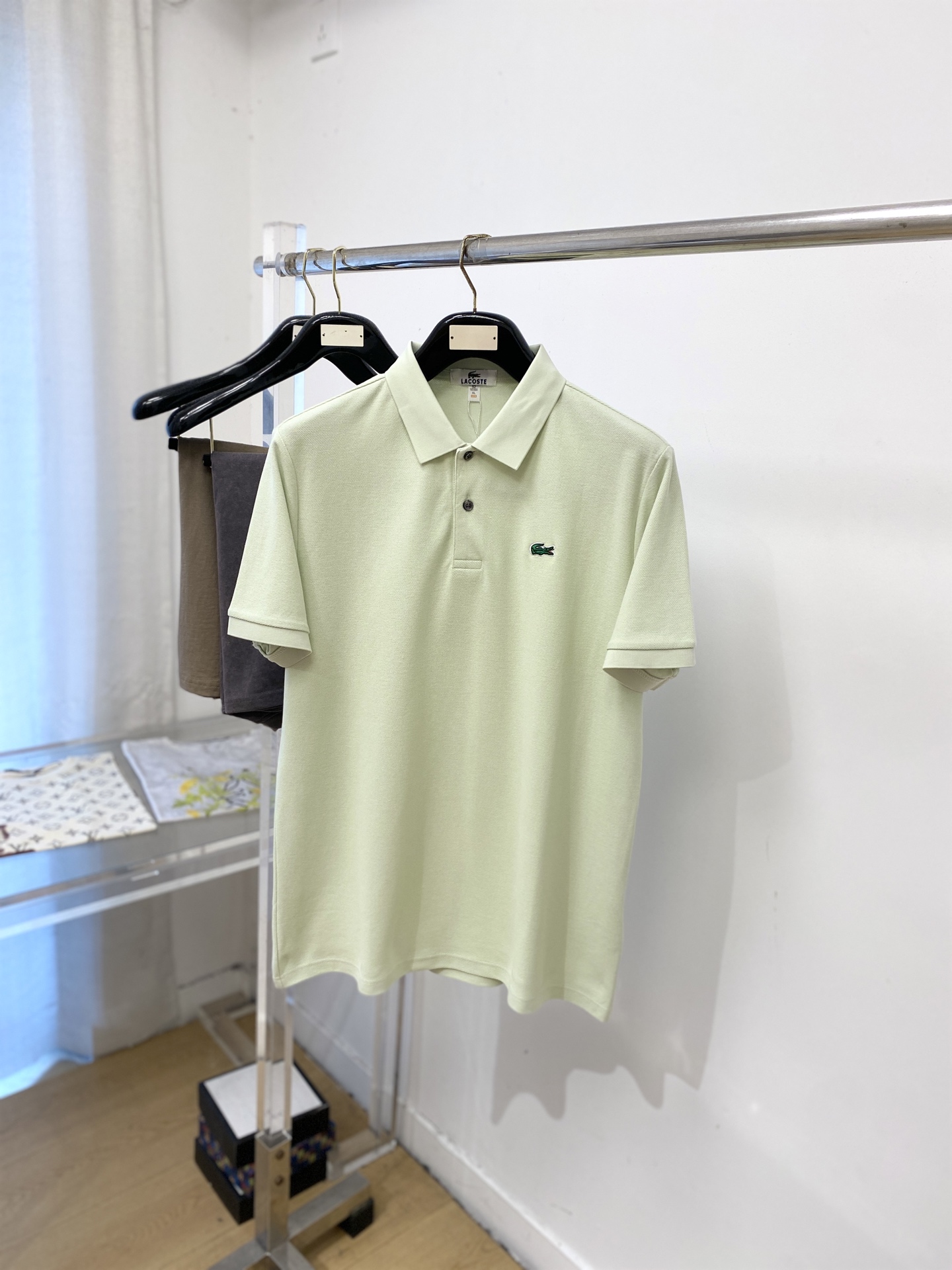 LACOSTE 时尚潮牌、2026新品短袖T恤，帅气时尚，胸前精致刺绣图案logo，简约百搭款。面料棉 