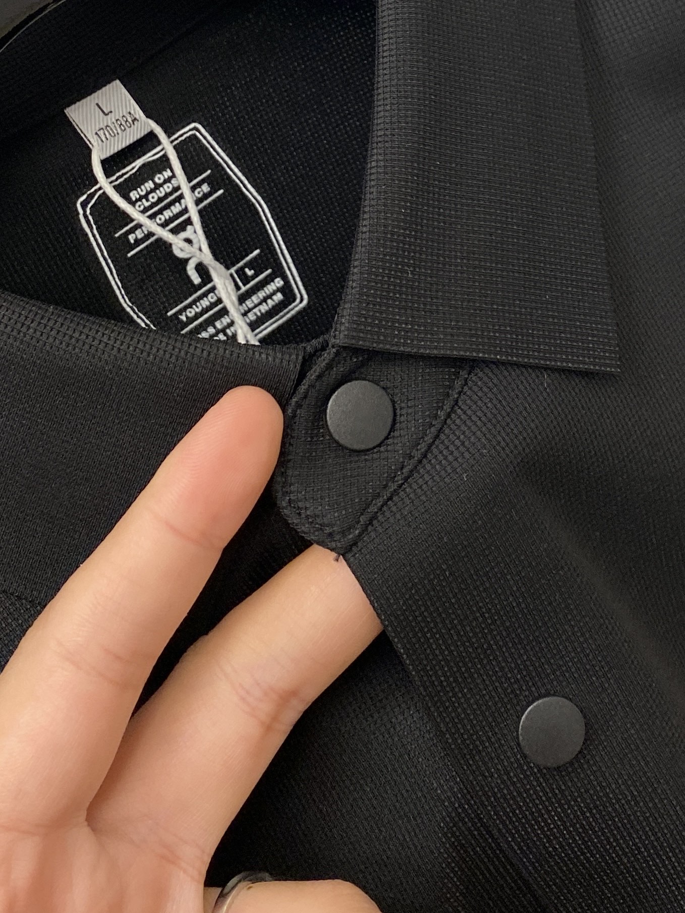 on 时尚潮牌、2026新品短袖T恤，帅气时尚，胸前顶级印胶字母logo，简约百搭款。面料丝光 不仅挺括