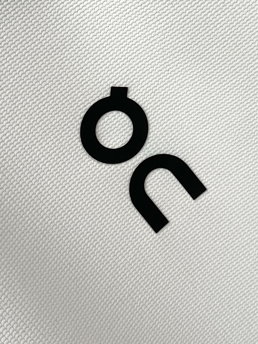 on 时尚潮牌、2026新品短袖T恤，帅气时尚，胸前顶级印胶字母logo，简约百搭款。面料丝光 不仅挺括