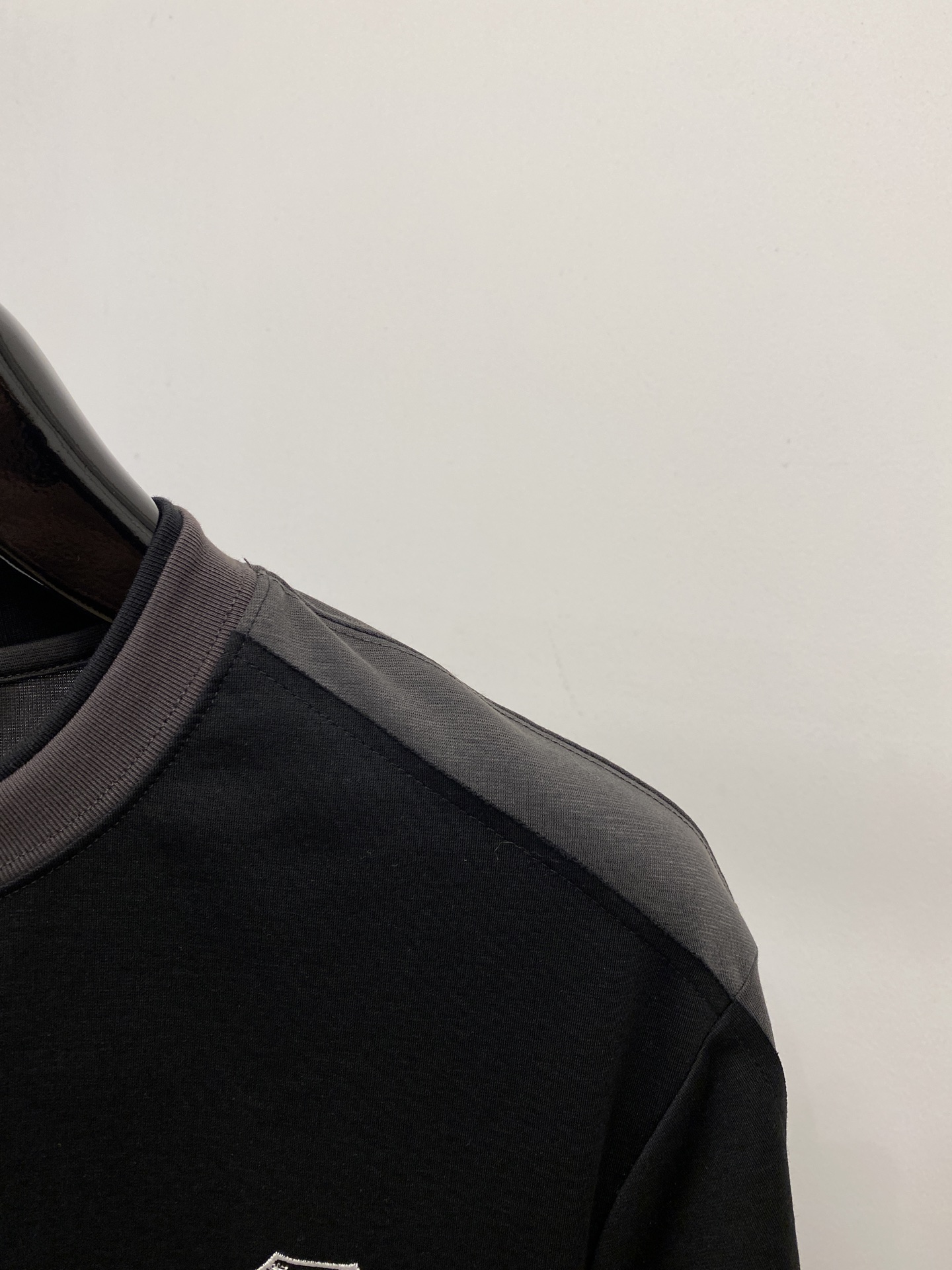 ￼ Brunello Cucinelli、2026新品短袖T恤，帅气时尚，胸前精致刺绣图案logo，简约