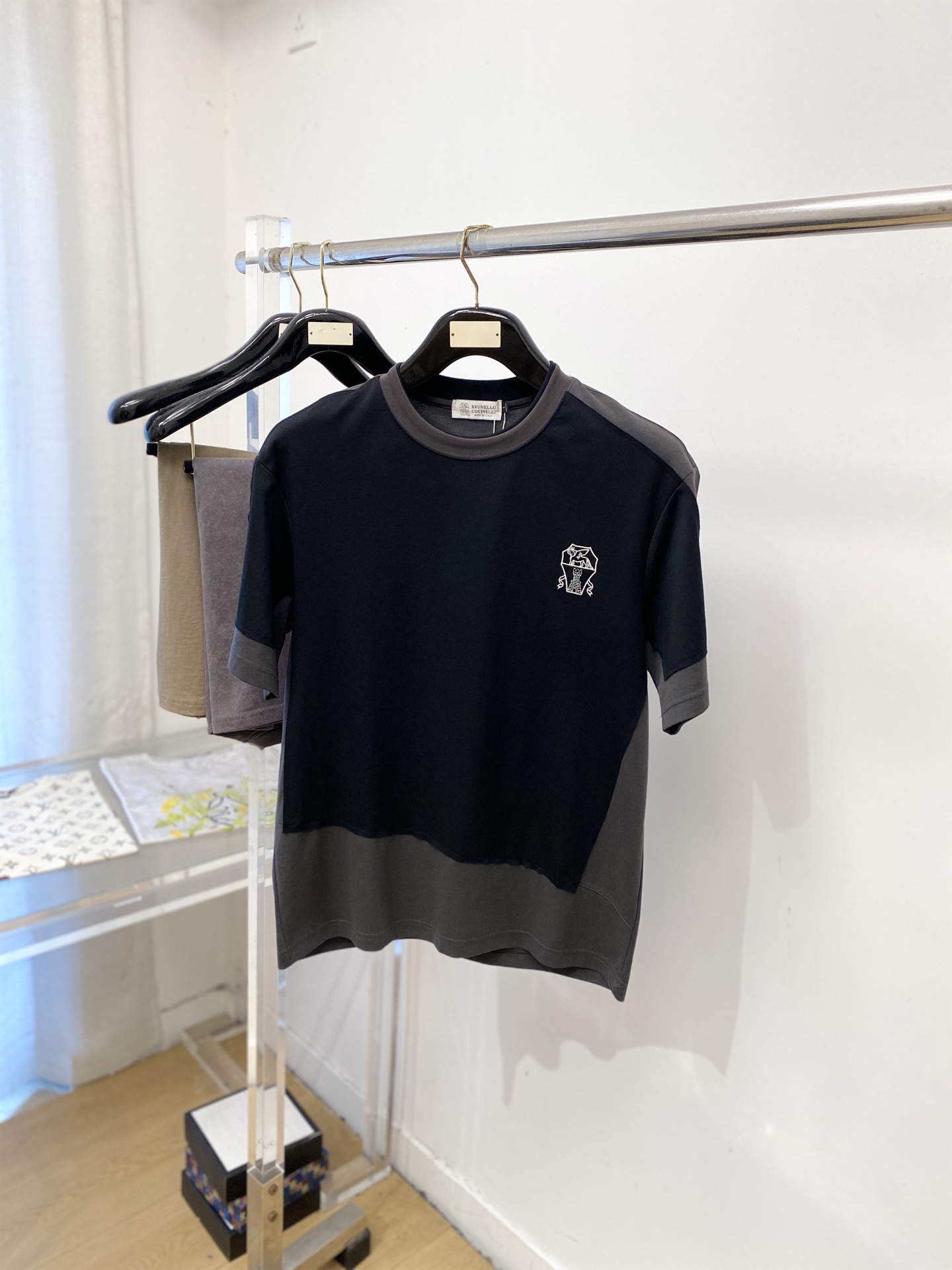 ￼ Brunello Cucinelli、2026新品短袖T恤，帅气时尚，胸前精致刺绣图案logo，简约