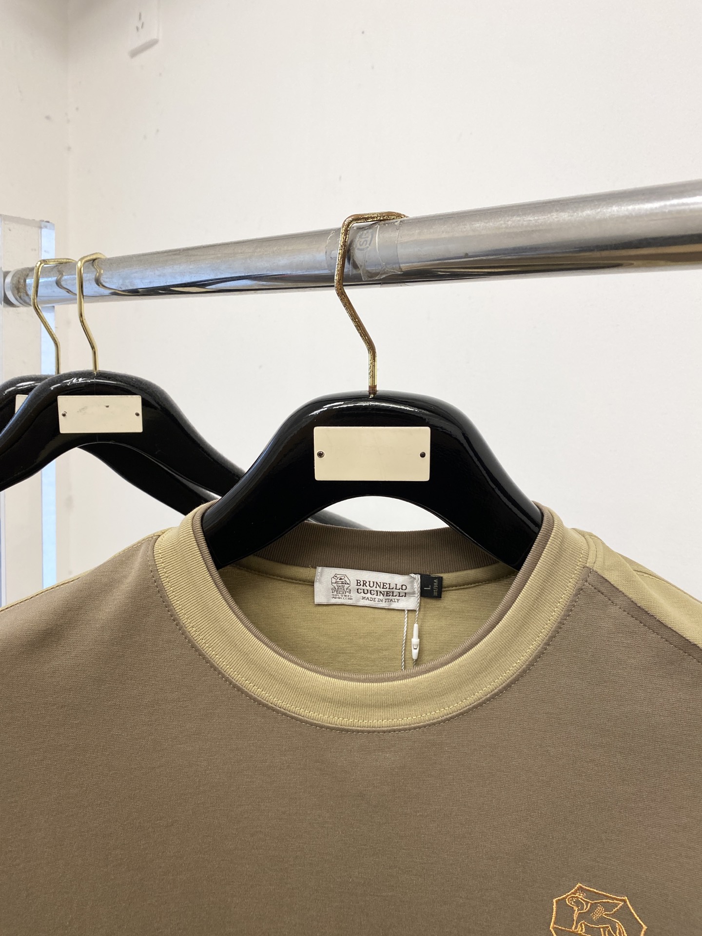 ￼ Brunello Cucinelli、2026新品短袖T恤，帅气时尚，胸前精致刺绣图案logo，简约