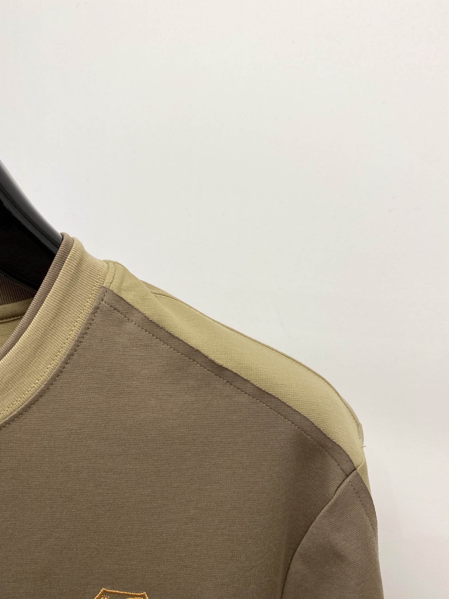 ￼ Brunello Cucinelli、2026新品短袖T恤，帅气时尚，胸前精致刺绣图案logo，简约