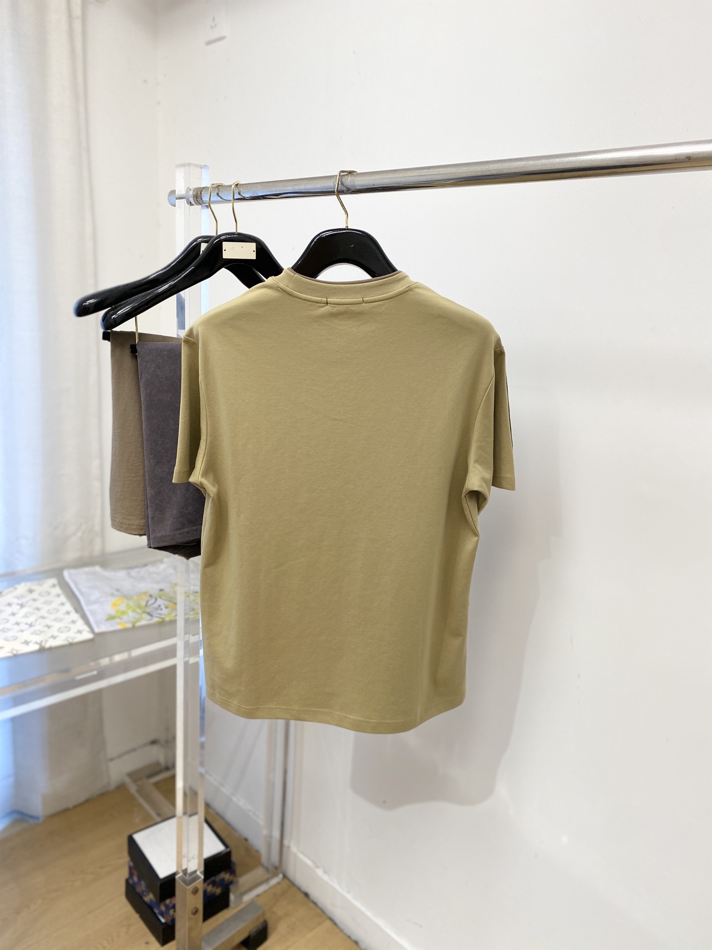 ￼ Brunello Cucinelli、2026新品短袖T恤，帅气时尚，胸前精致刺绣图案logo，简约