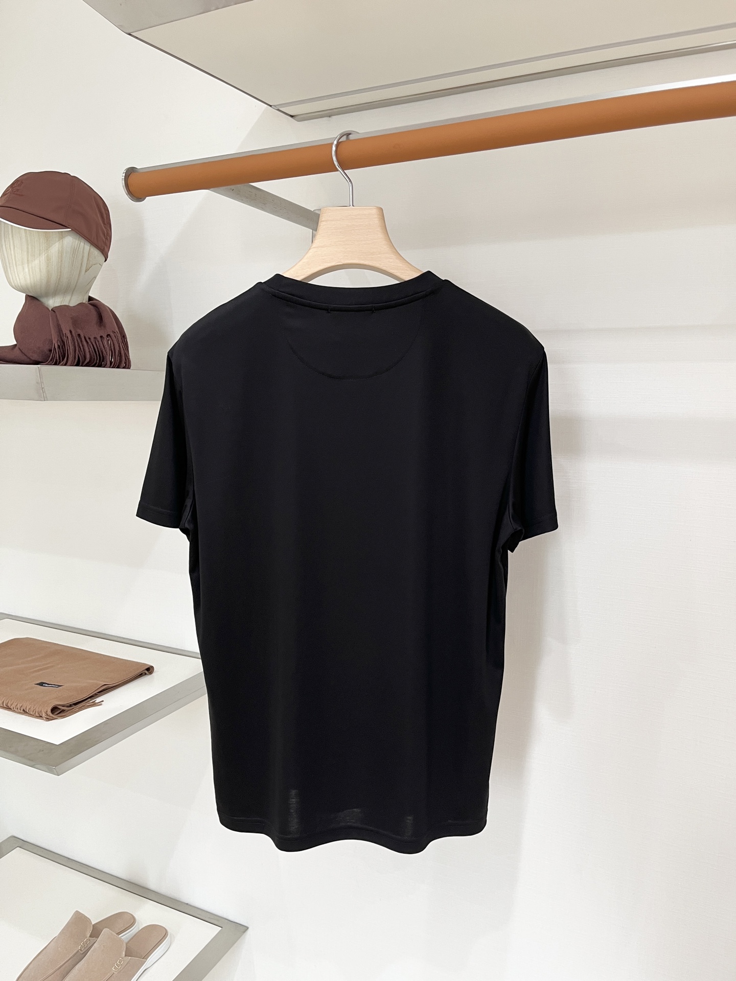 Brunello Cucinelli、2026新品短袖T恤，帅气时尚，胸前精致刺绣图案字母logo，简约