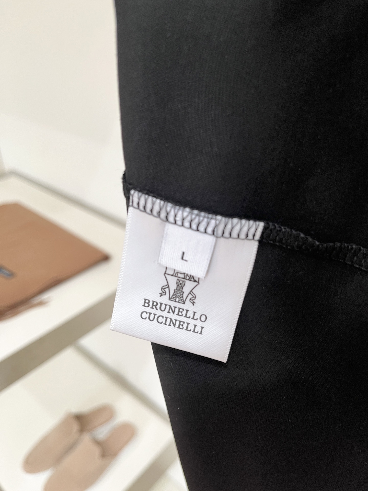 Brunello Cucinelli、2026新品短袖T恤，帅气时尚，胸前精致刺绣图案字母logo，简约