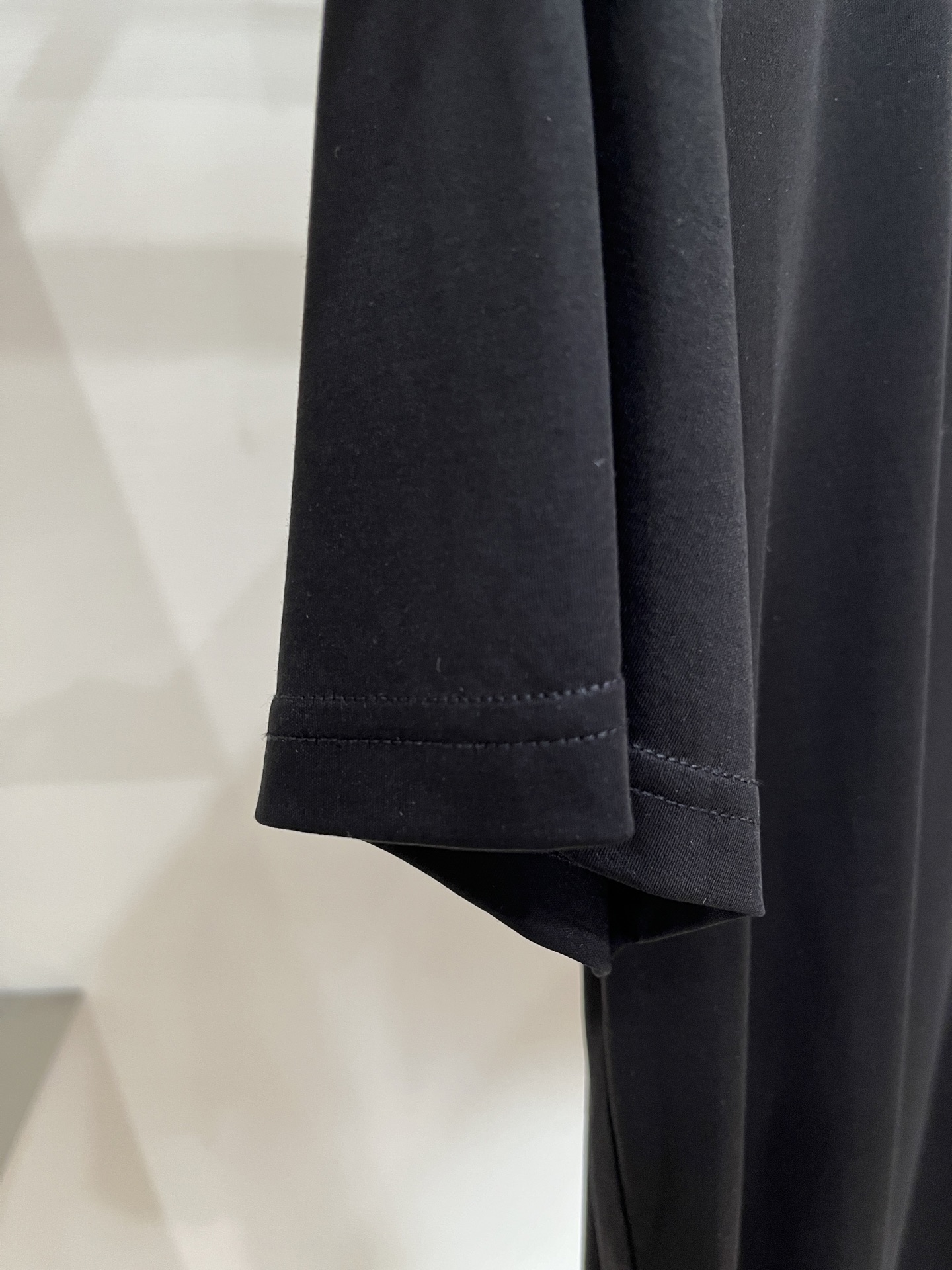 Brunello Cucinelli、2026新品短袖T恤，帅气时尚，胸前精致刺绣图案字母logo，简约