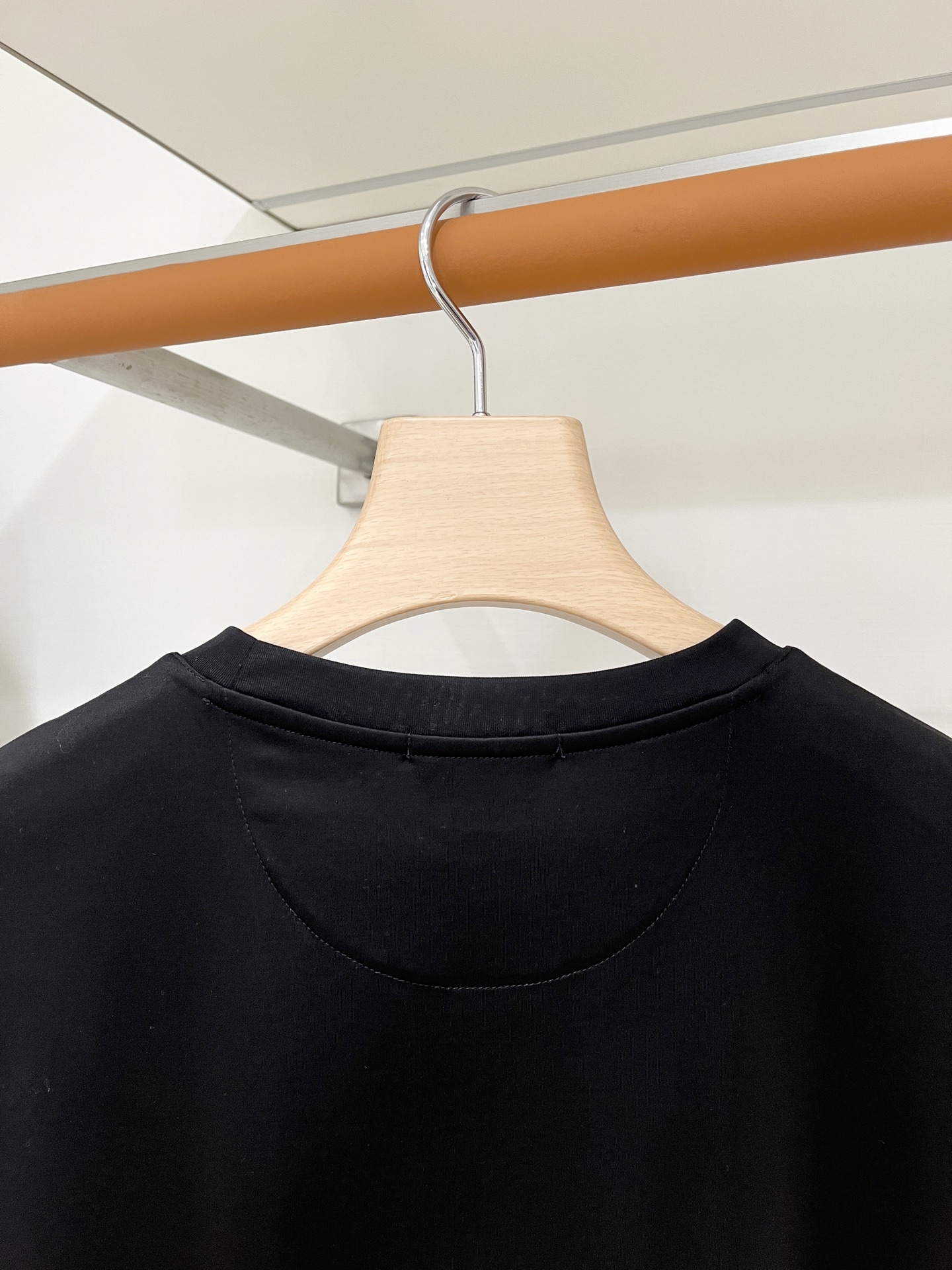 Brunello Cucinelli、2026新品短袖T恤，帅气时尚，胸前精致刺绣图案字母logo，简约