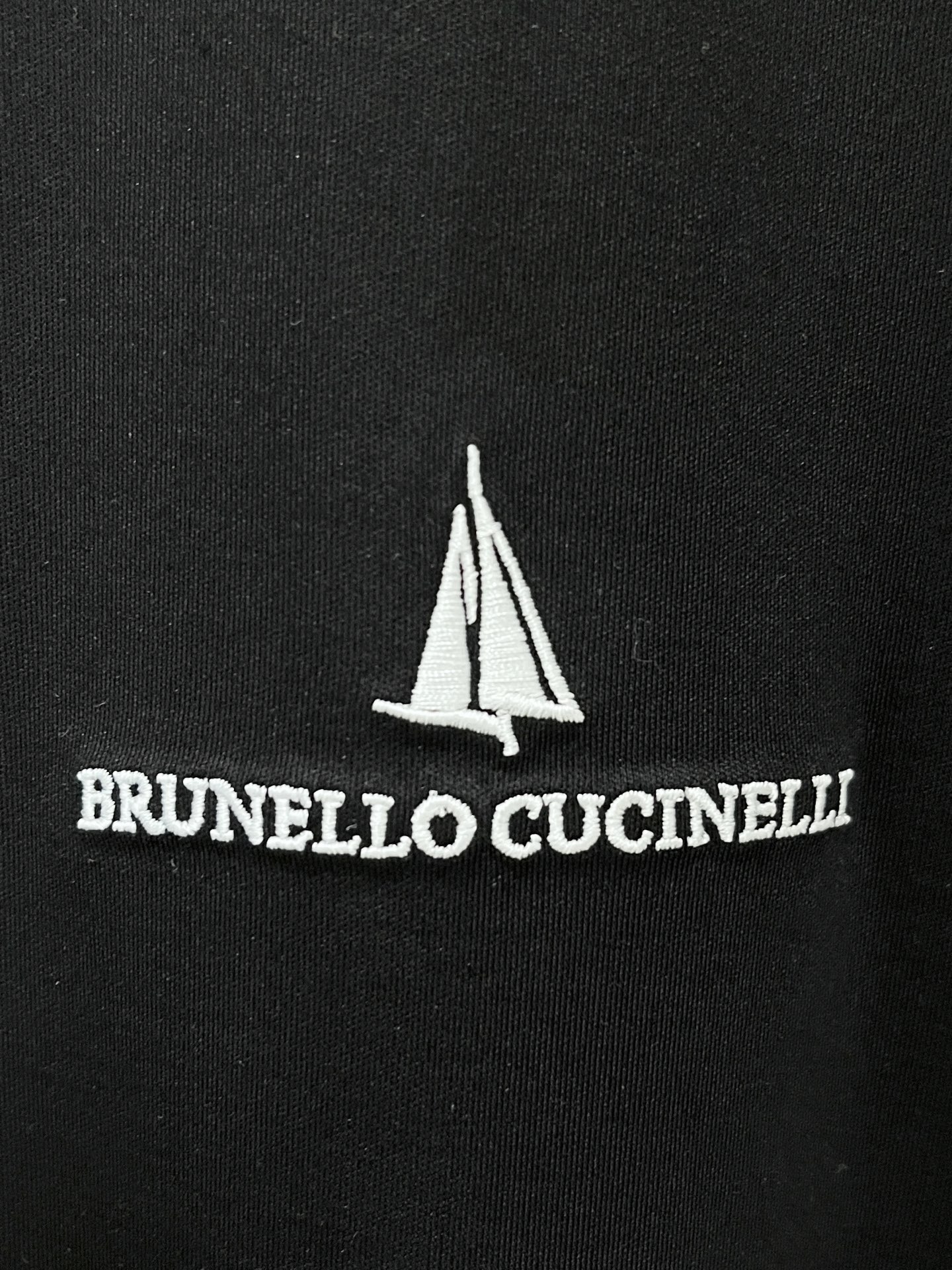 Brunello Cucinelli、2026新品短袖T恤，帅气时尚，胸前精致刺绣图案字母logo，简约