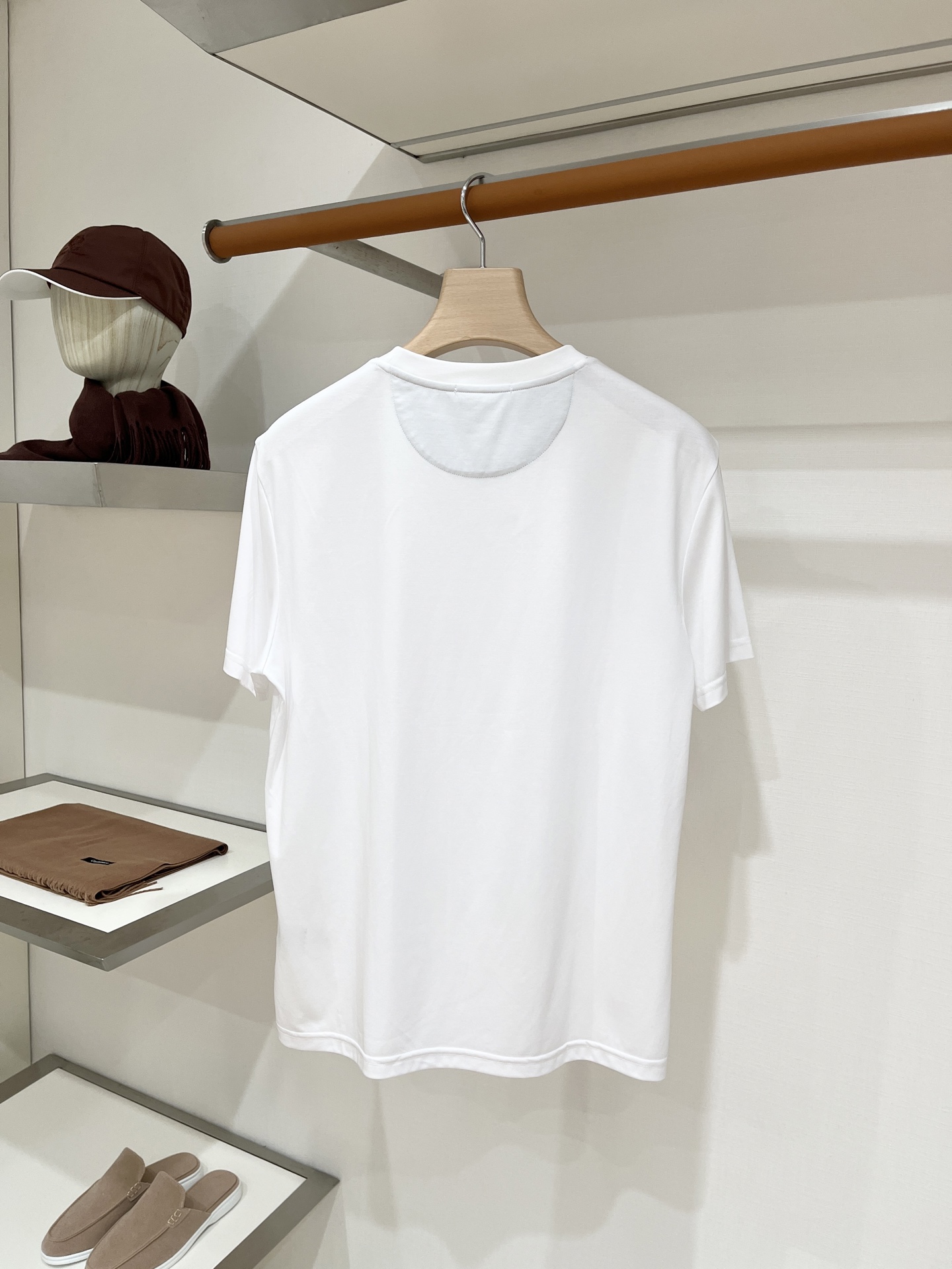 Brunello Cucinelli、2026新品短袖T恤，帅气时尚，胸前精致刺绣图案字母logo，简约