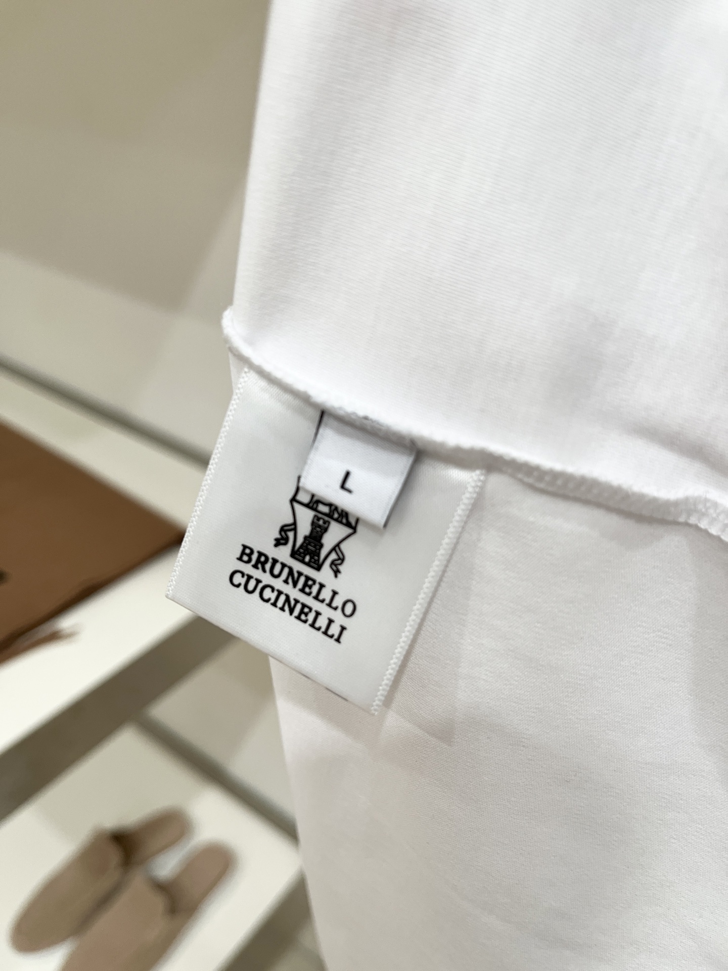 Brunello Cucinelli、2026新品短袖T恤，帅气时尚，胸前精致刺绣图案字母logo，简约