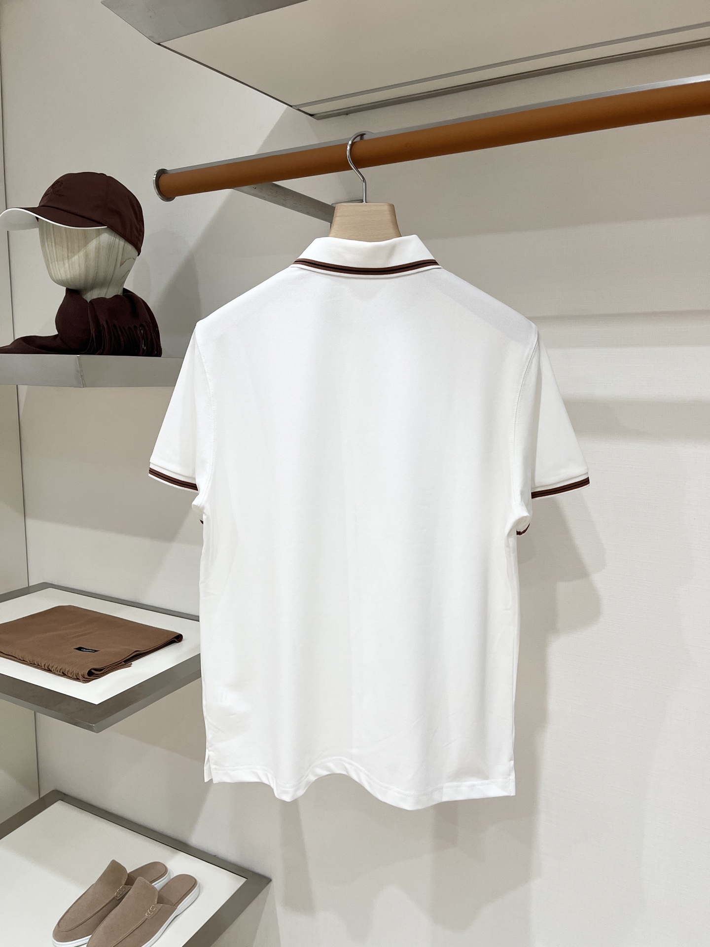 Loro piana、2026新品短袖T恤，帅气时尚，胸前精致刺绣图案logo，简约百搭款。面料棉 不仅