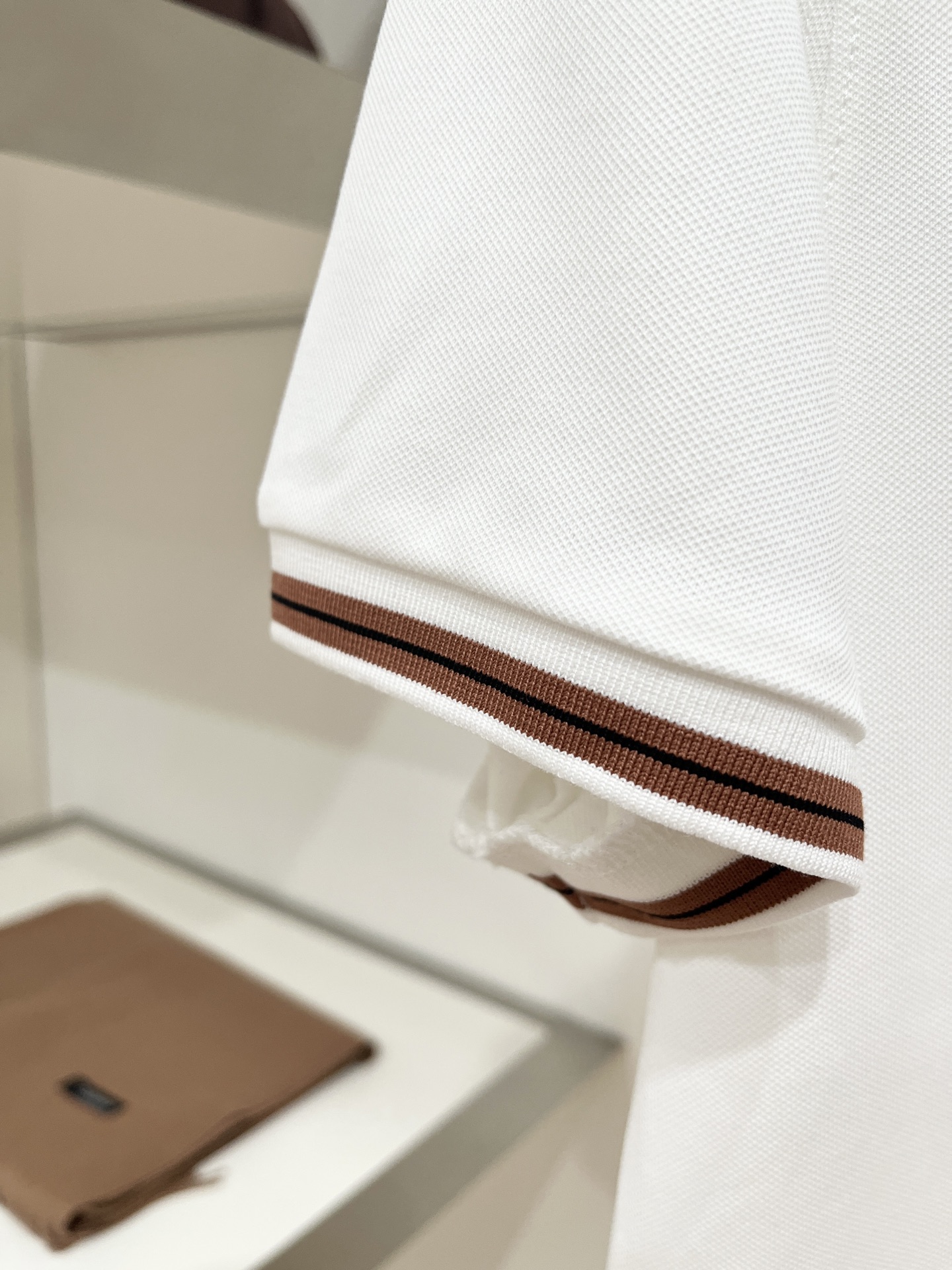 Loro piana、2026新品短袖T恤，帅气时尚，胸前精致刺绣图案logo，简约百搭款。面料棉 不仅
