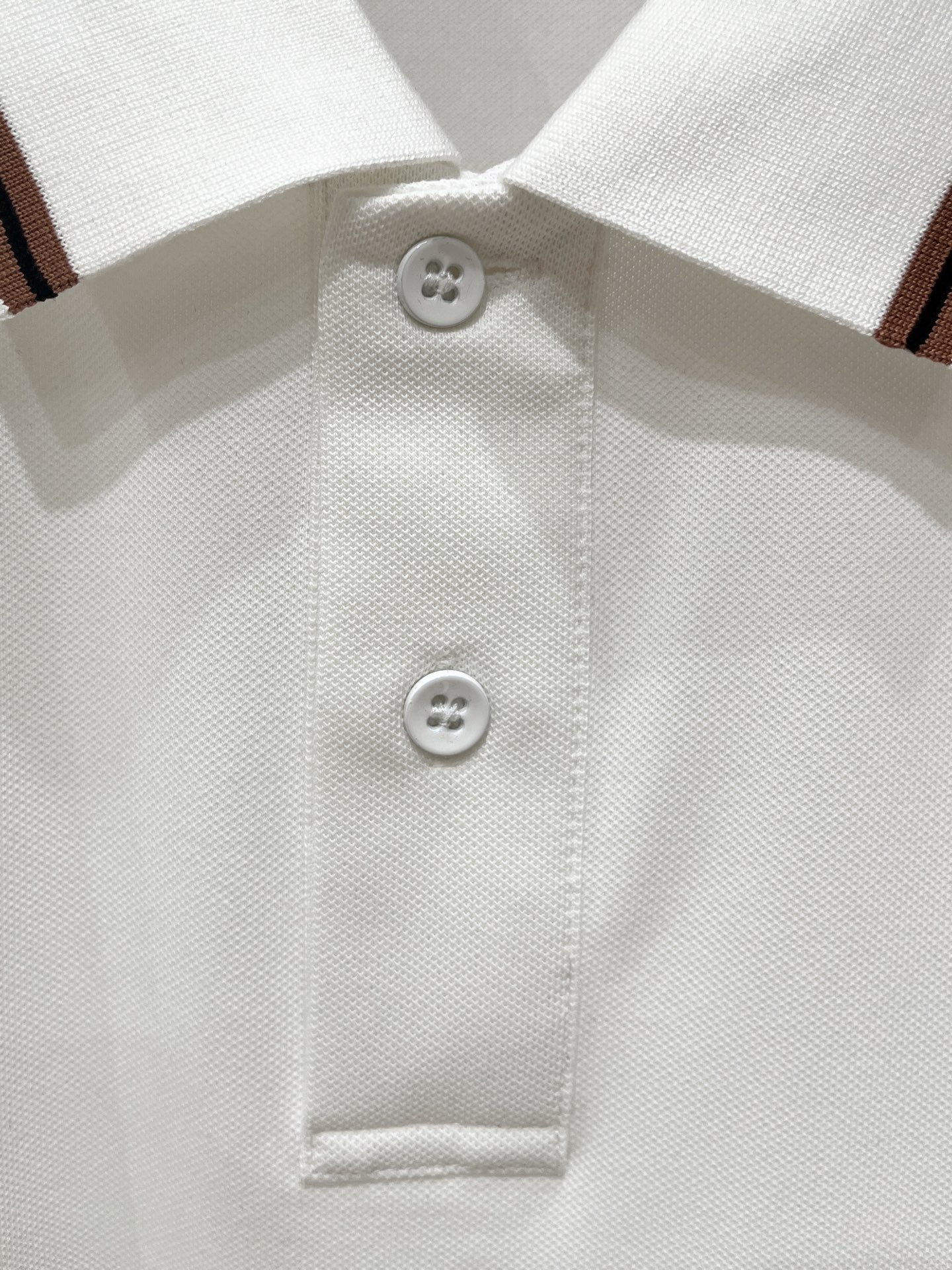 Loro piana、2026新品短袖T恤，帅气时尚，胸前精致刺绣图案logo，简约百搭款。面料棉 不仅