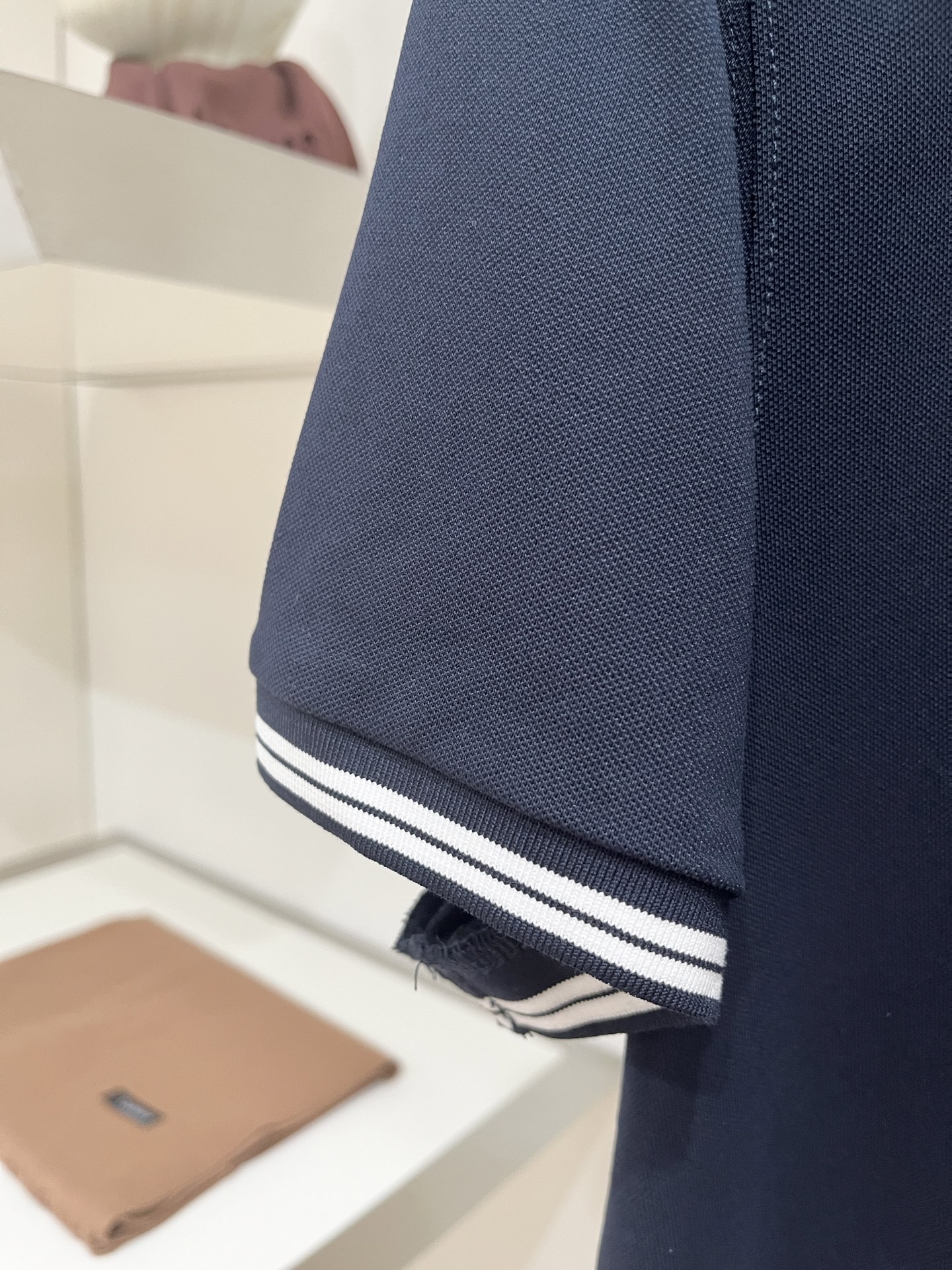 Loro piana、2026新品短袖T恤，帅气时尚，胸前精致刺绣图案logo，简约百搭款。面料棉 不仅