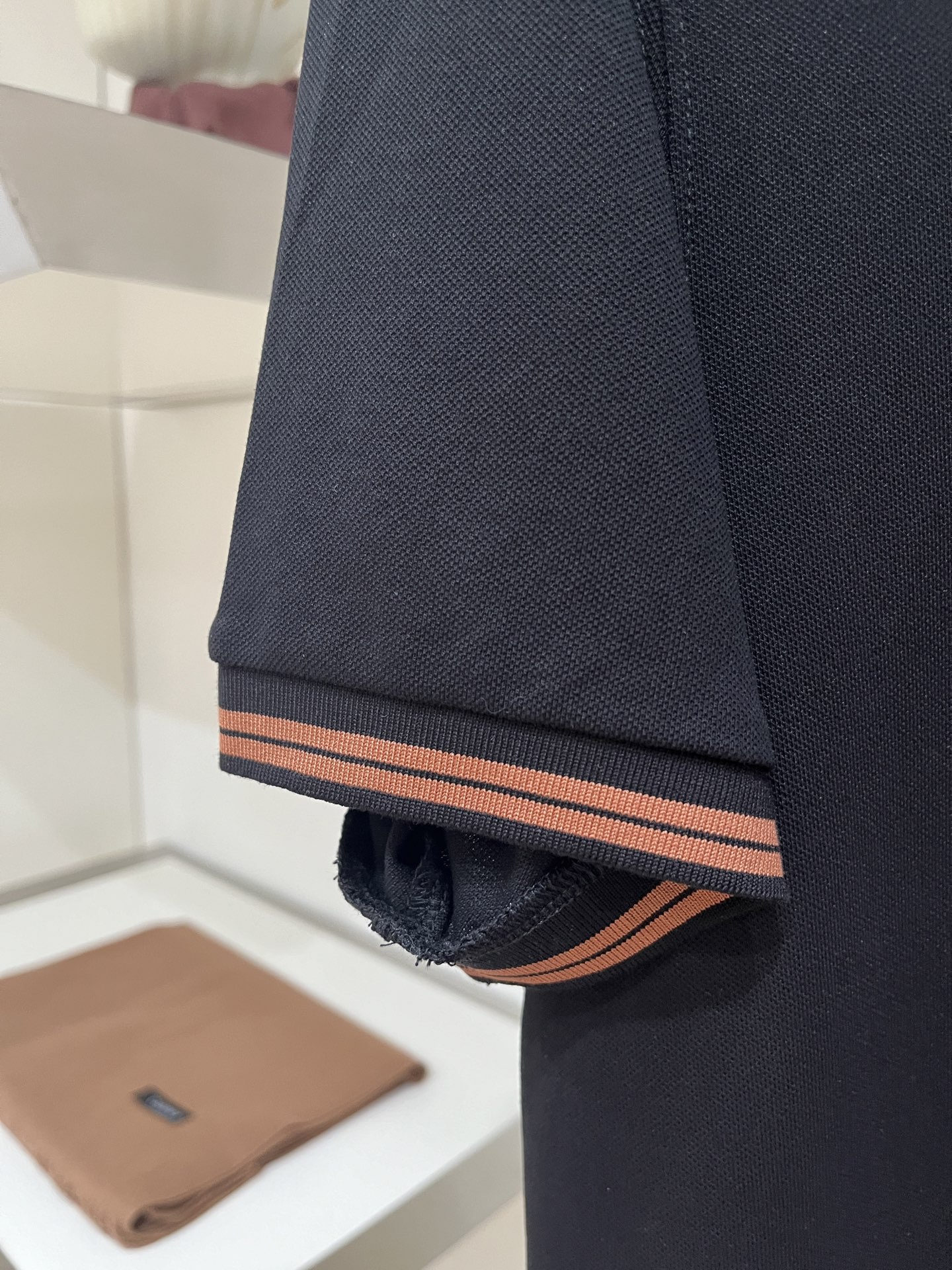Loro piana、2026新品短袖T恤，帅气时尚，胸前精致刺绣图案logo，简约百搭款。面料棉 不仅