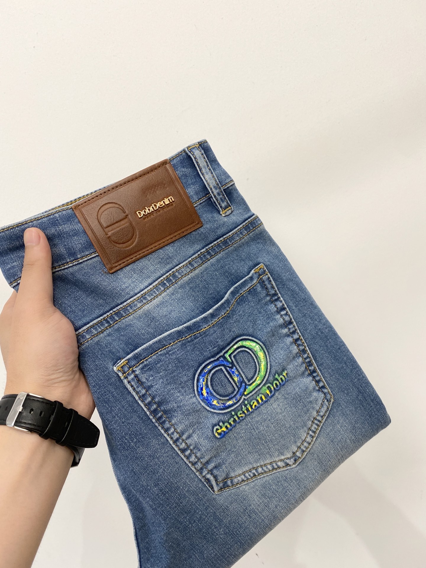 NO:911486,Dior, 2026 latest products, available at counters simultaneously, original goods, washed casual jeans, imported original washed stretch fabric, comfortable and elastic, original hardware accessories decorated with logo, super correct version, extremely high grade, counter quality, fashionable and stylish upper body, code number 28-38,, dior, jeans,19860909迪奥、 2026最新品,专柜同步有售,原单狠货,水洗休闲牛仔裤,进口原版水洗弹力面料,舒适有弹性,原版五金辅料装饰logo,版型超正,档次极高,专柜品质,上身时尚有型,码数28-38,,dior,jeans,,Men's clothing