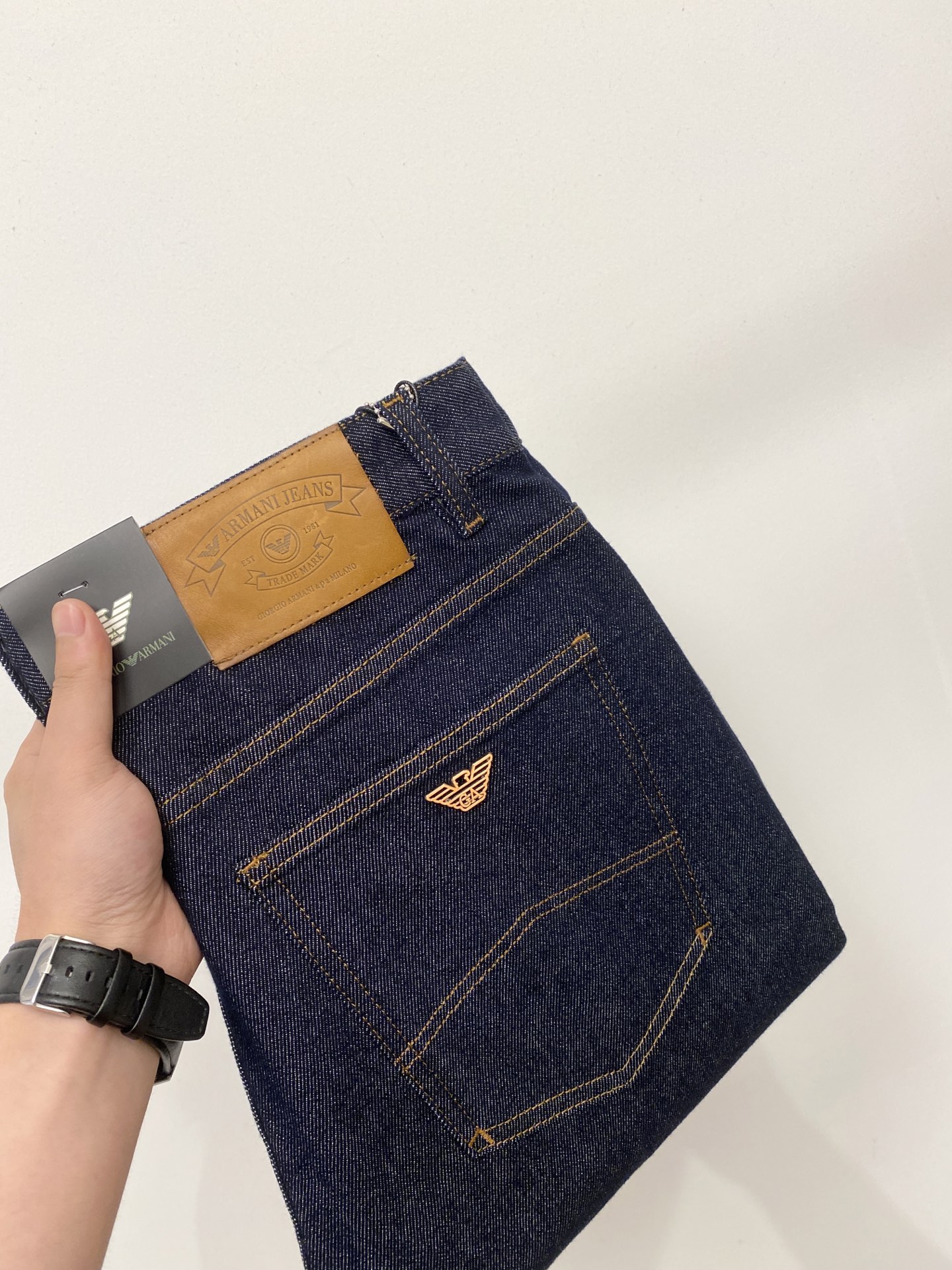 NO:911489,Armani, 2026 latest products, available at counters simultaneously, original goods, washed casual jeans, imported original washed stretch fabrics, comfortable and elastic, original hardware accessories decorated with logo, super correct version, extremely high grade, counter quality, fashionable and stylish upper body, code number 29-40,,armani,jeans,19860909阿玛尼、2026最新品,专柜同步有售,原单狠货,水洗休闲牛仔裤,进口原版水洗弹力面料,舒适有弹性,原版五金辅料装饰logo,版型超正,档次极高,专柜品质,上身时尚有型,码数29-40,,armani,jeans,,Men's clothing