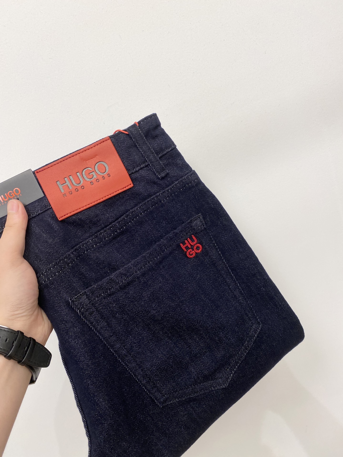 NO:911504,HUGO, 2026 latest products, available at counters at the same time, original goods, washed casual jeans, imported original washed stretch fabrics, comfortable and elastic, original hardware accessories decorated with logo, super correct version, extremely high grade, counter quality, fashionable upper body, code number 29-40,,jeans,19860909HUGO、2026最新品,专柜同步有售,原单狠货,水洗休闲牛仔裤,进口原版水洗弹力面料,舒适有弹性,原版五金辅料装饰logo,版型超正,档次极高,专柜品质,上身时尚有型,码数29-40,,jeans,,Men's clothing