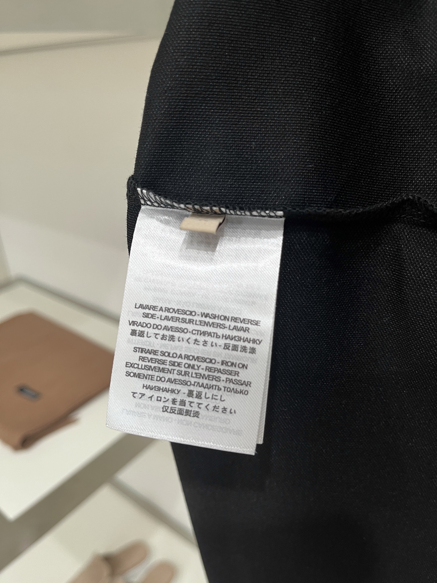 迪奥、2026新品短袖T恤，帅气时尚，领口精致刺绣图案logo，简约百搭款。面料棉 不仅挺括，保持潮流的廓形，又穿着舒适