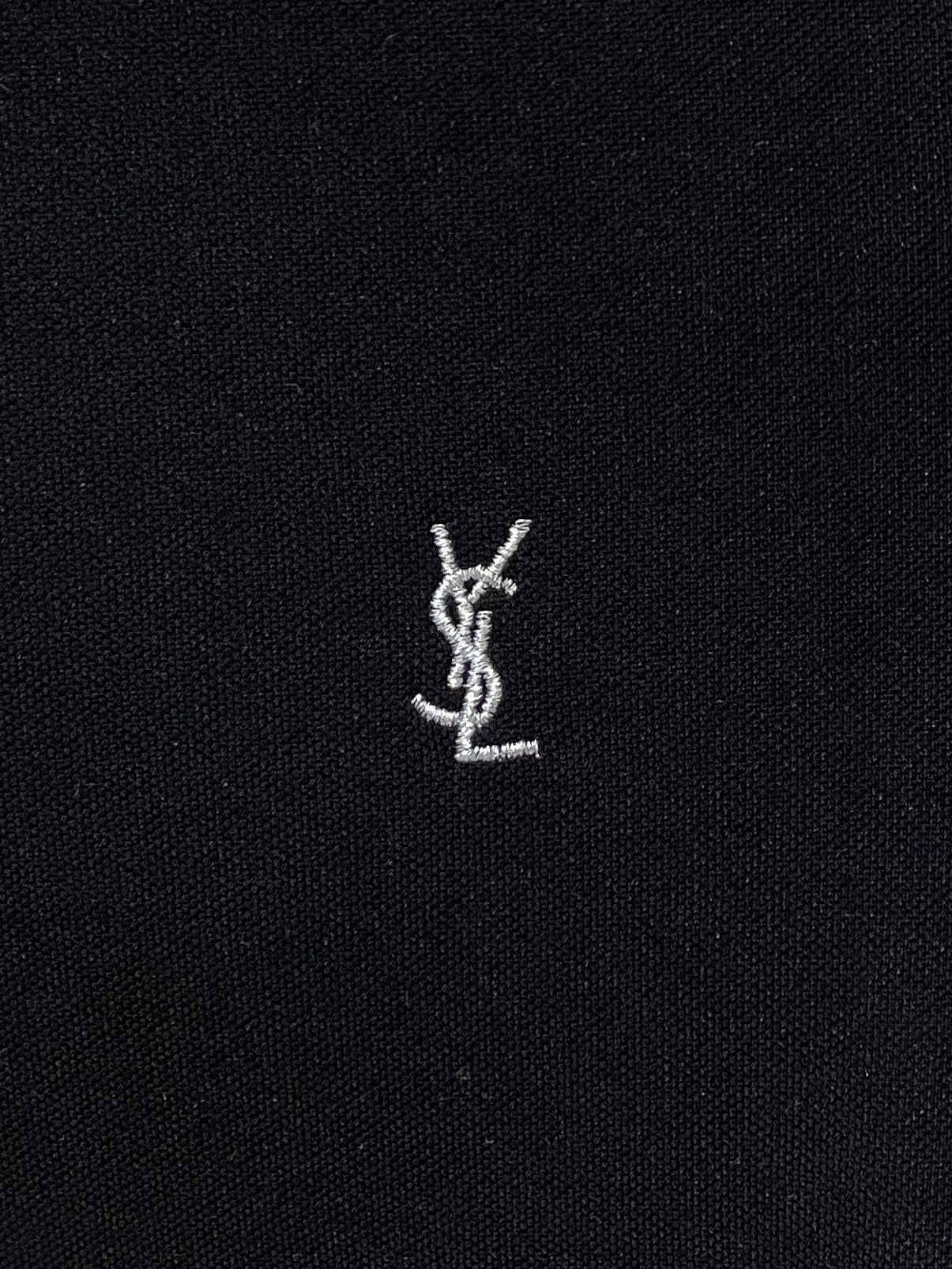 YSL 圣罗兰、2026新品短袖T恤，帅气时尚，简约百搭款。胸前精致刺绣字母logo，面料棉 不仅挺括，保持潮流的廓形，