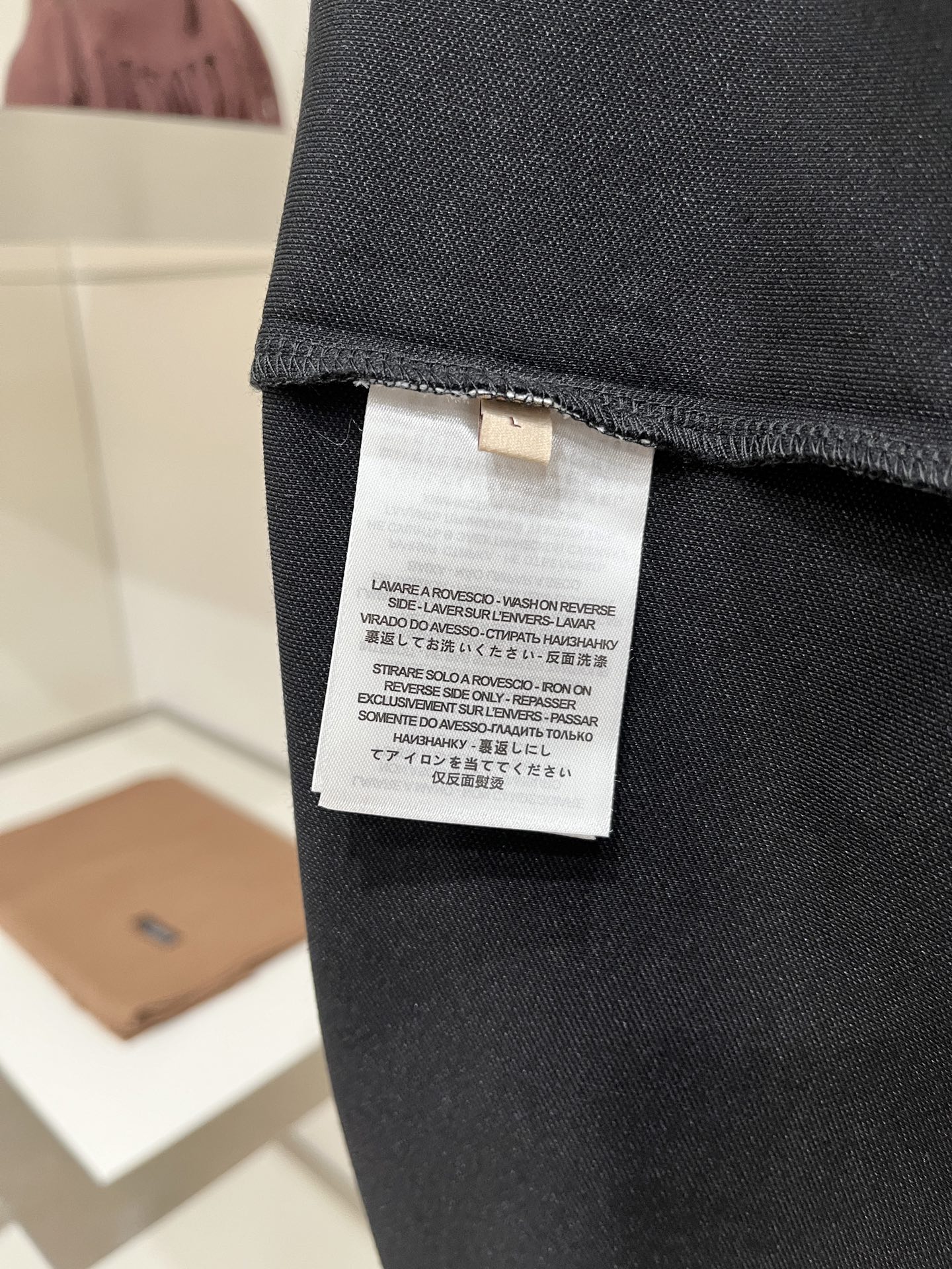 古奇、2026新品短袖T恤，帅气时尚，简约百搭款。胸前精致刺绣字母logo，面料棉 不仅挺括，保持潮流的廓形，又穿着舒适