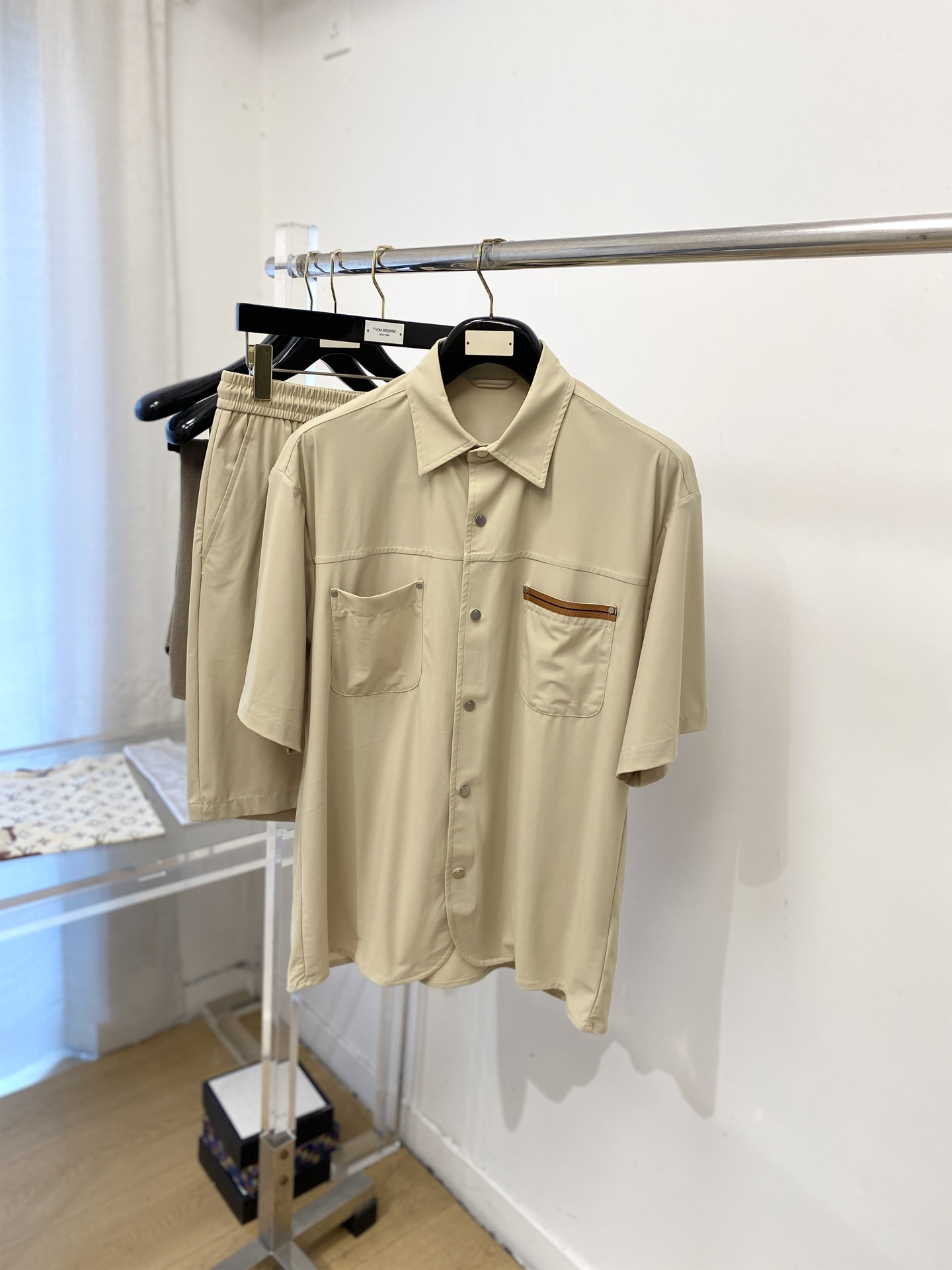 NO:928588,Ermenegildo Zegna, the latest product in 2026, fashionable casual suit, made of top-quality original fabrics, comfortable to wear, very good hygroscopicity and breathability, and super high color fastness!  It is very colorful whether worn inside or outside. Size M-3XL,,zegna,19860909杰尼亚、2026最新品,时尚休闲套装,顶级原版面料打造,穿着舒适,吸湿性透气性都非常良好,色牢度超高！无论内搭还是外穿都非常出彩码数M-3XL,,zegna,,Men's clothing