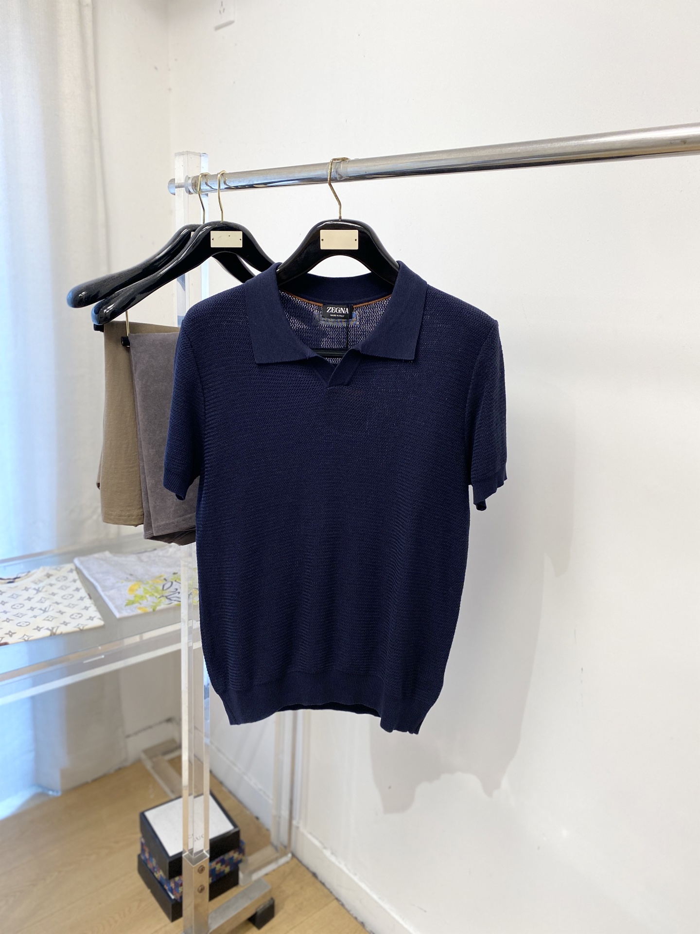 NO:928629,Zegna, 2026 new short-sleeved T-shirt, handsome and fashionable, simple and versatile. The knitted fabric is not only crisp and maintains the trendy silhouette, but also comfortable to wear, the yarn is more delicate, the size is S-2XL,,zegna,T-shirt,tees,t-shirt,19860909杰尼亚、2026新品短袖T恤,帅气时尚,简约百搭款.面料针织 不仅挺括,保持潮流的廓形,又穿着舒适,纱织更细腻、码数S-2XL,,zegna,T-shirt,tees，t-shirt,,Men's clothing