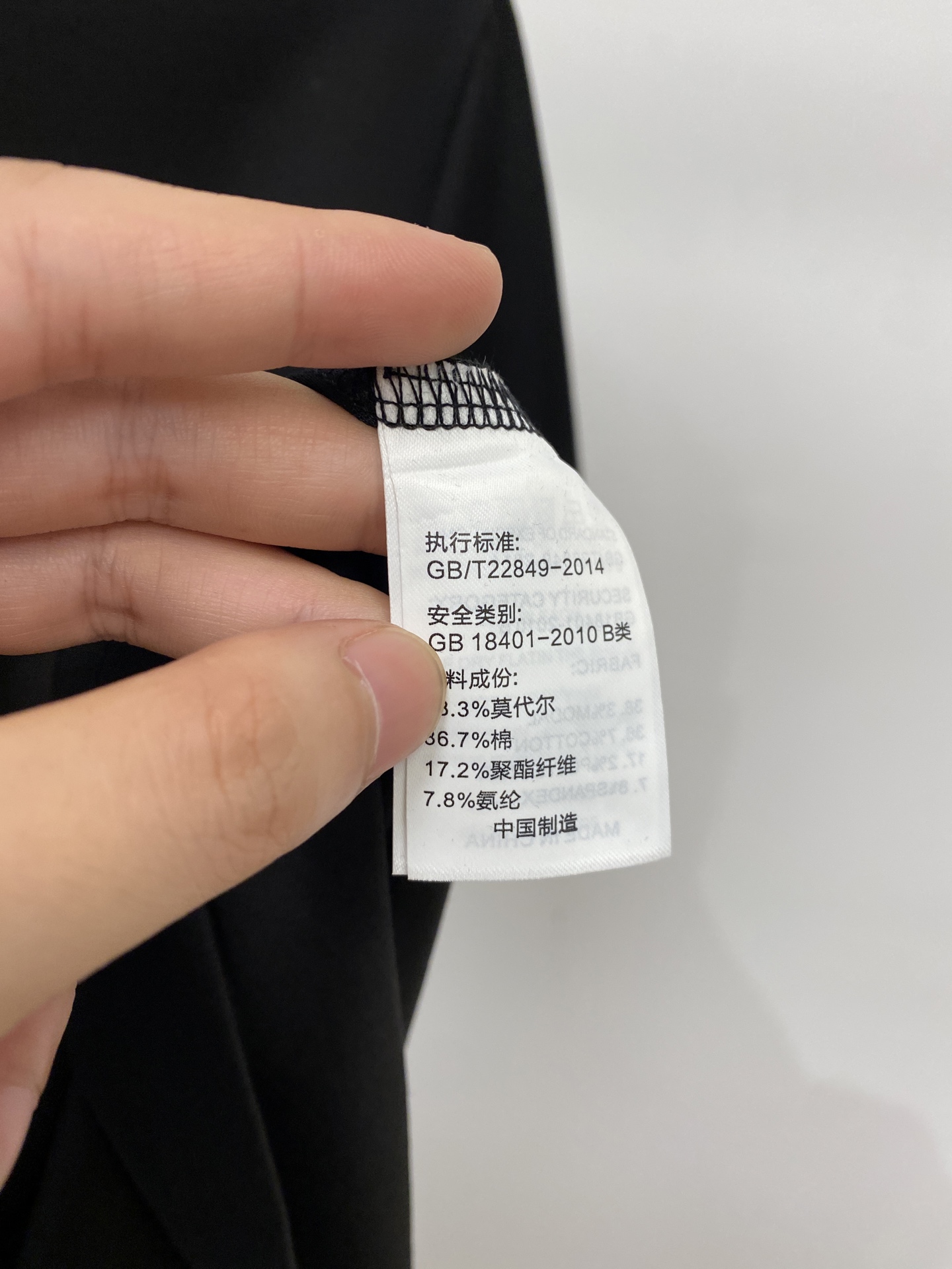 Loro piana、2026新品短袖T恤，帅气时尚，胸前精致刺绣图案字母logo，简约百搭款。面料棉 