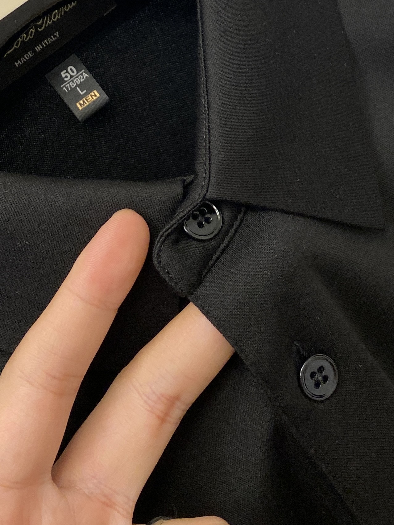 Loro piana、2026新品短袖T恤，帅气时尚，胸前精致刺绣图案字母logo，简约百搭款。面料棉 