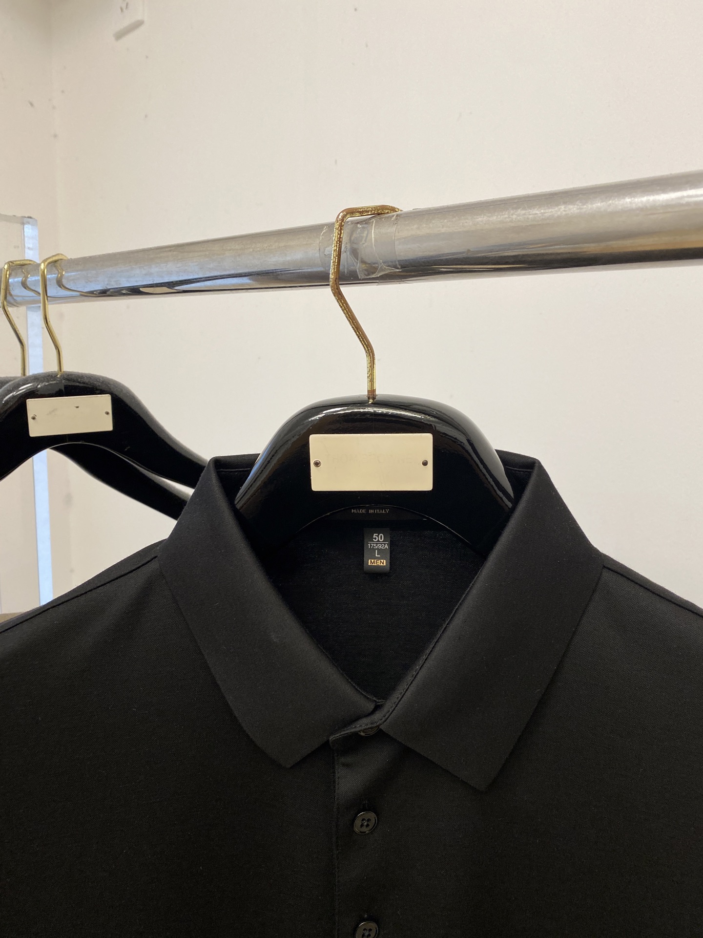 Loro piana、2026新品短袖T恤，帅气时尚，胸前精致刺绣图案字母logo，简约百搭款。面料棉 